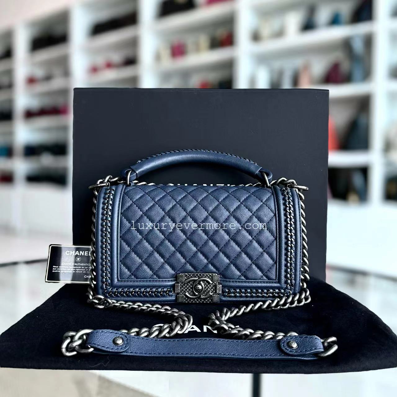 Chanel Boy Handle Old Medium Quilted Quilted Calfskin With Handle Chain Around Ruthenium Silver Hardware Series 23