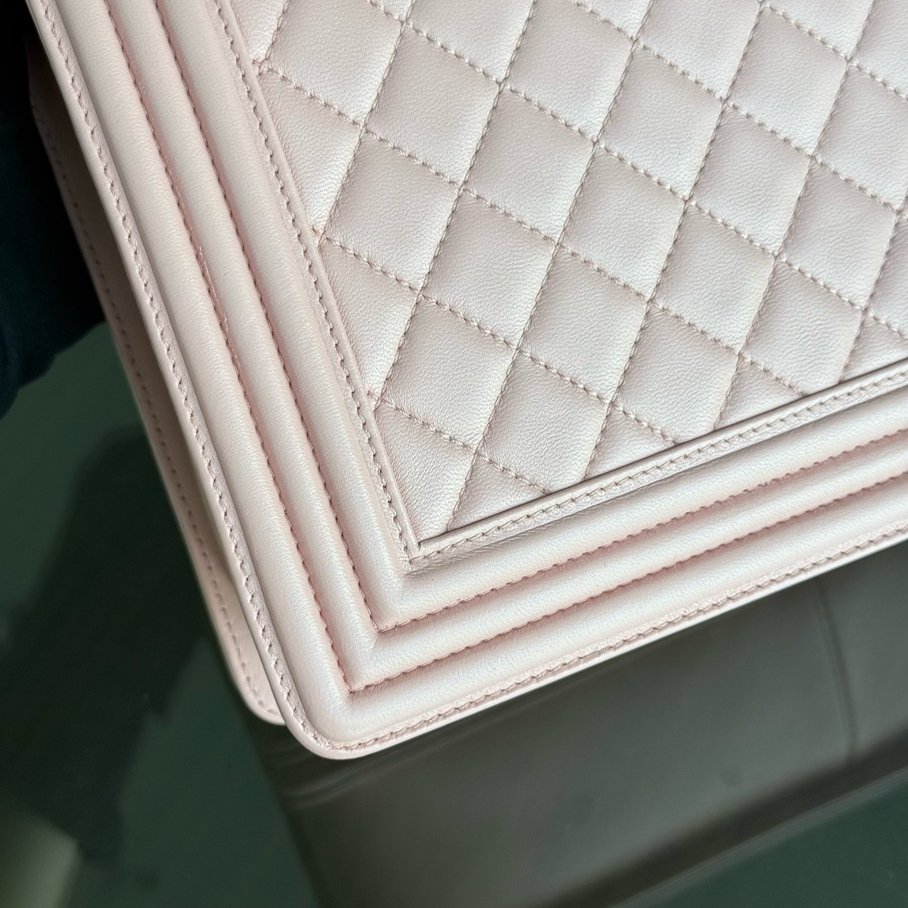 Chanel Boy Medium - 28CM Quilted Lambskin Pink Ruthenium Silver Hardware Series 20
