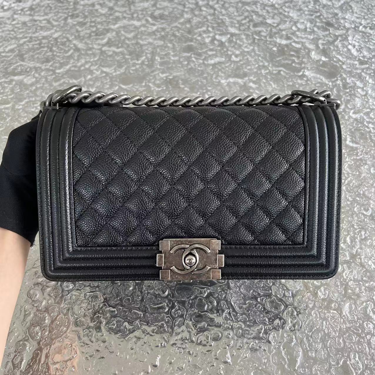 Caviar Boy Old Medium 25CM Quilted Grained Calfskin Black Leboy Ruthenium Silver Hardware Series 19