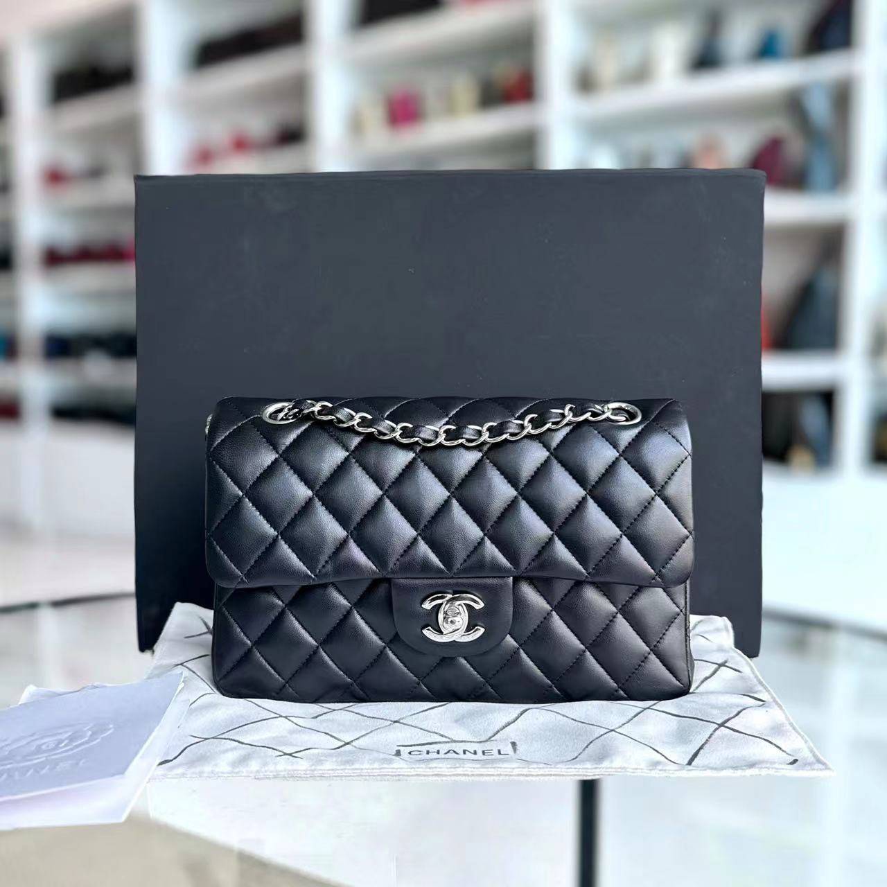 *2019 Receipt* Small Double Flap 23CM Quilted Lambskin Black Silver Hardware Series 27