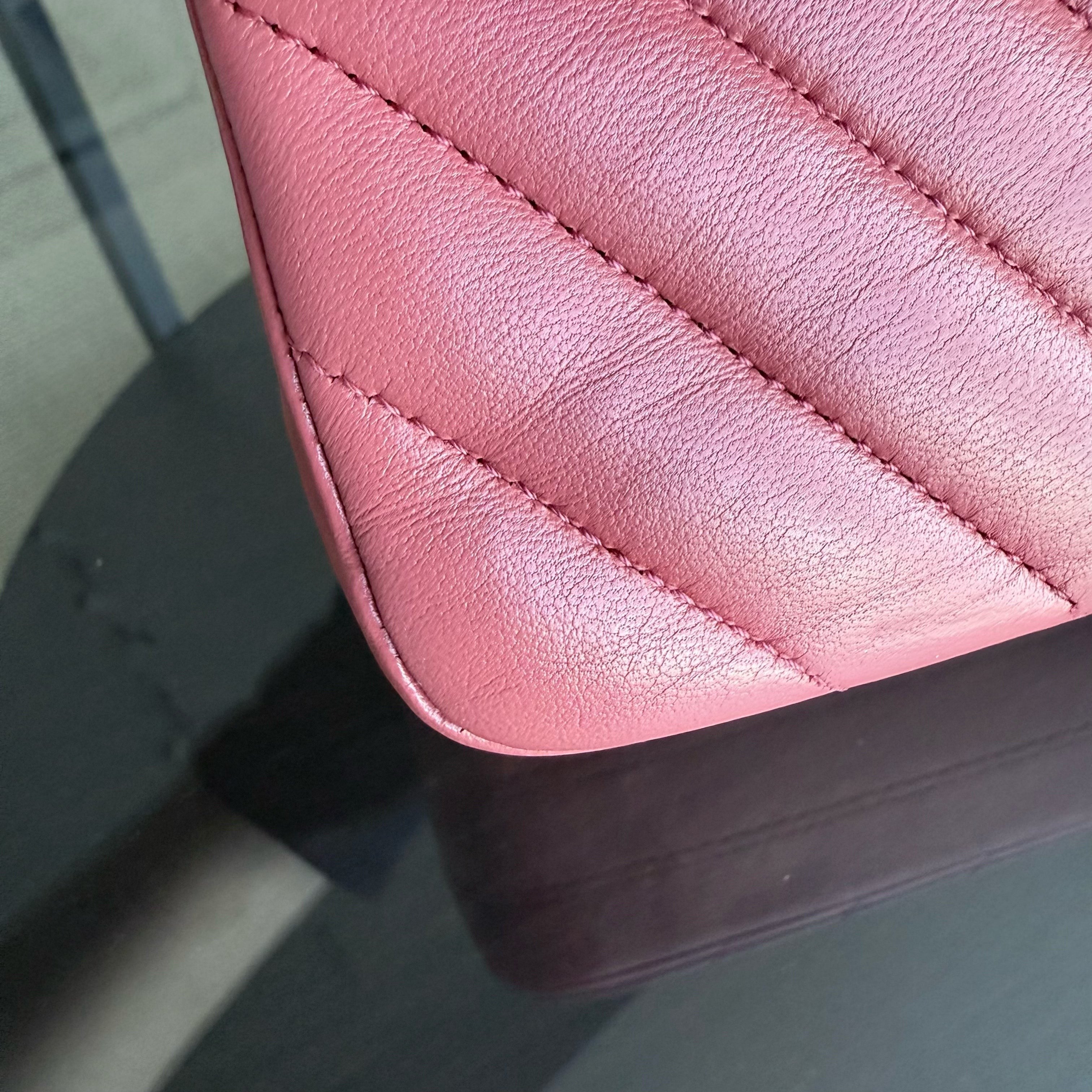 Chanel Classic Flap Medium - 25CM Chevron Lambskin Pink Gold Hardware Series 25