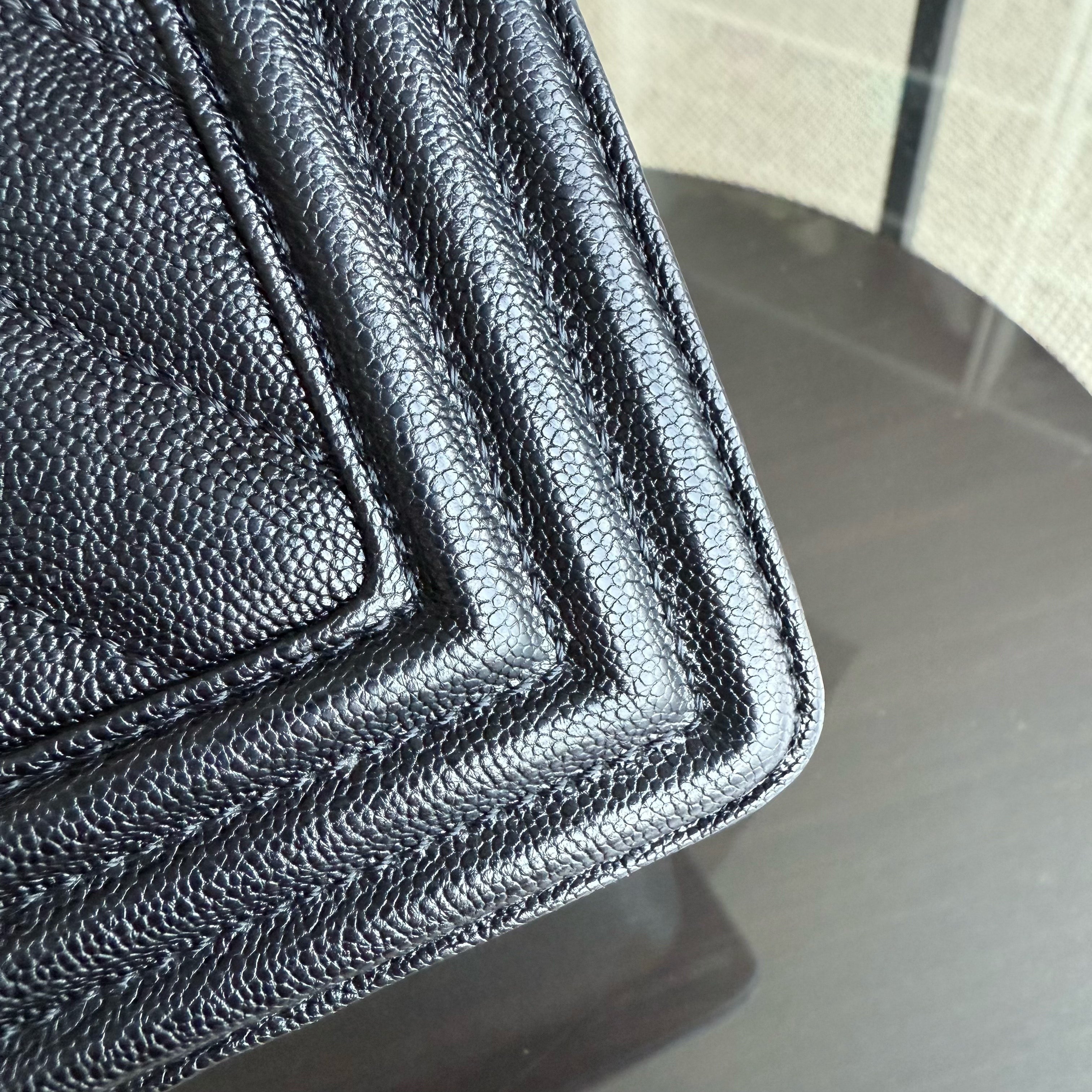 Chanel Boy Medim - Caviar 25CM Grained Calfskin Chevron Black Gold Hardware Series 26