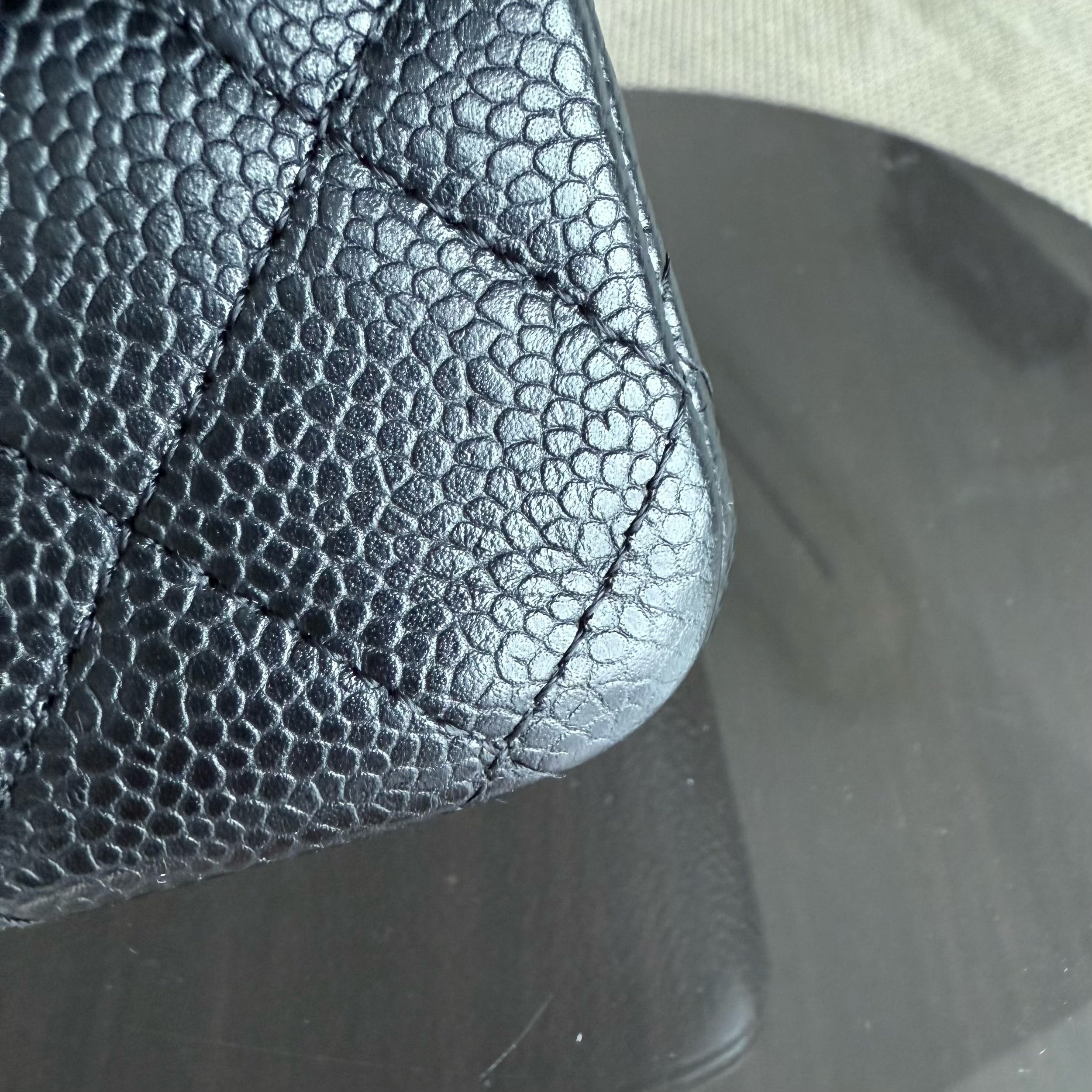 Chanel Classic Flap Medium - Caviar 25CM Quilted Black Gold Hardware