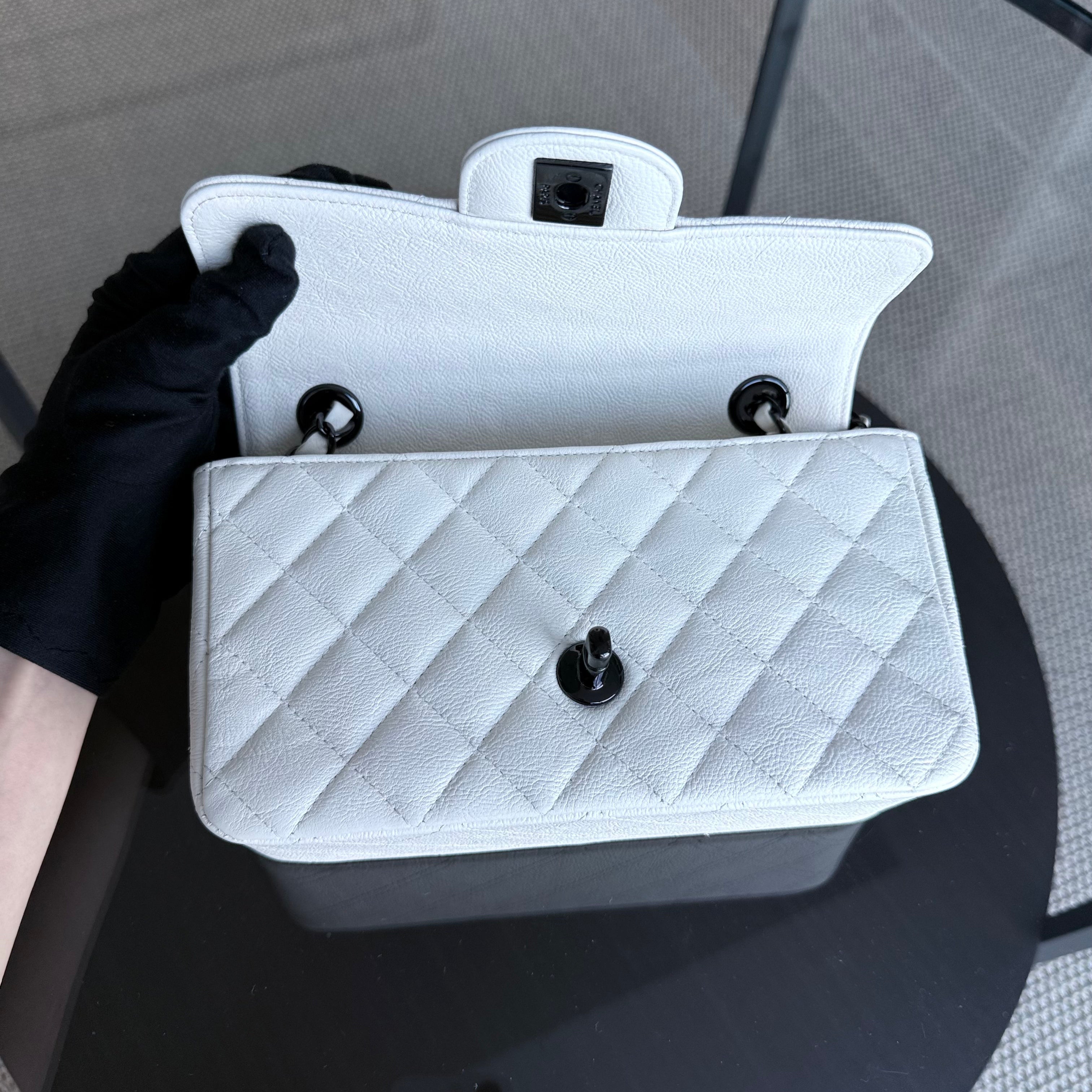 Chanel Classic Flap Mini - Caviar 20CM Quilted White Black Hardware Series 24