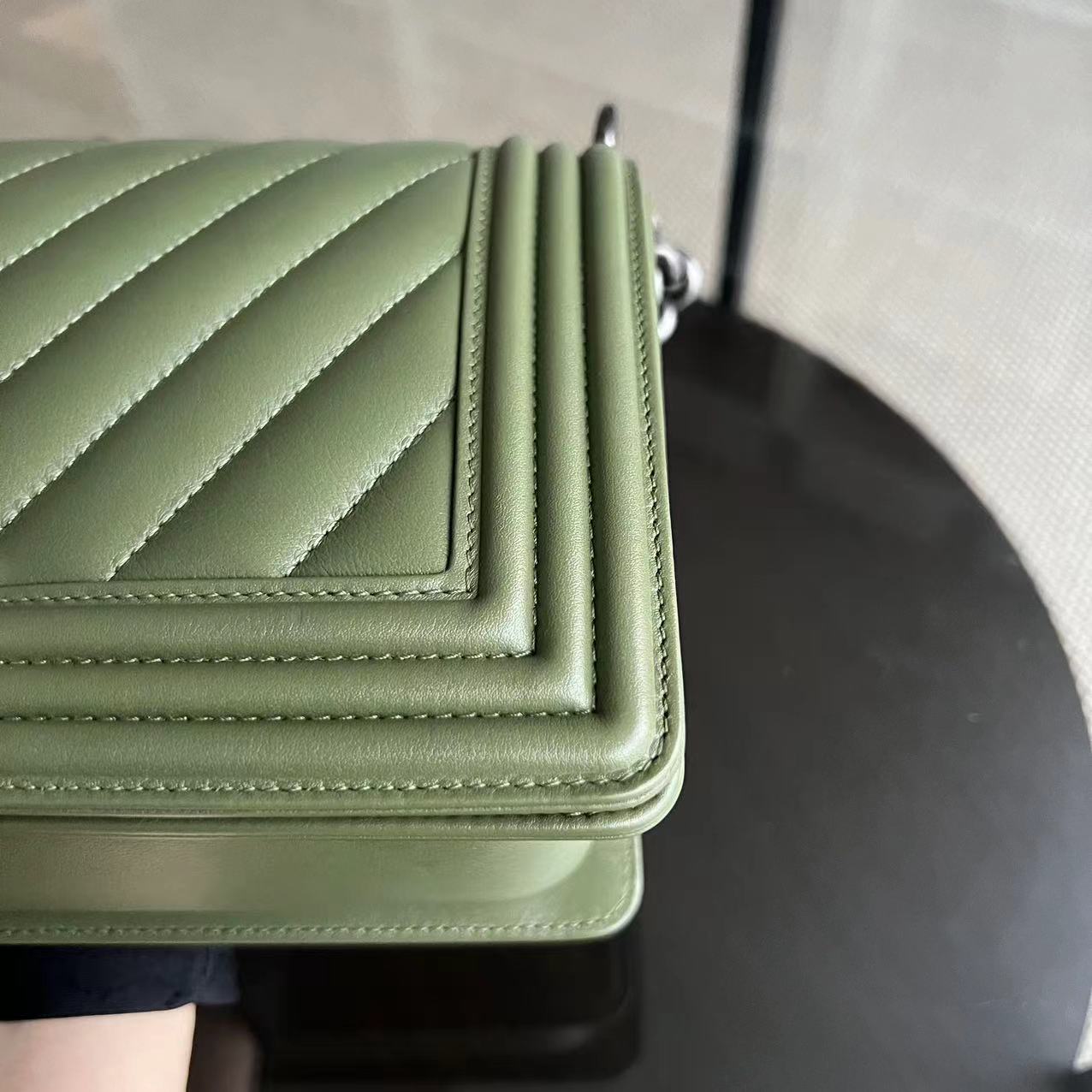 Chanel Boy Medium - 25CM Calfskin Chevron Green Ruthenium Silver Hardware Series 20