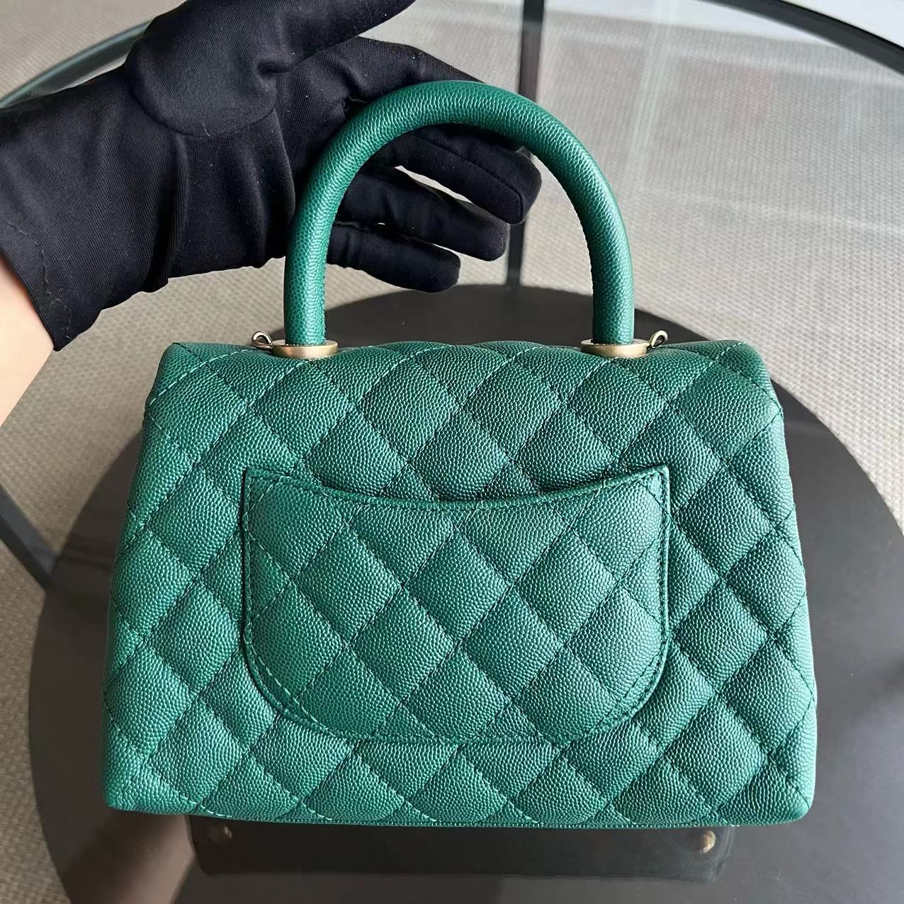 Caviar Coco Handle Quilted Grained Calfskin Emerald Green Golden Hardware Series 25