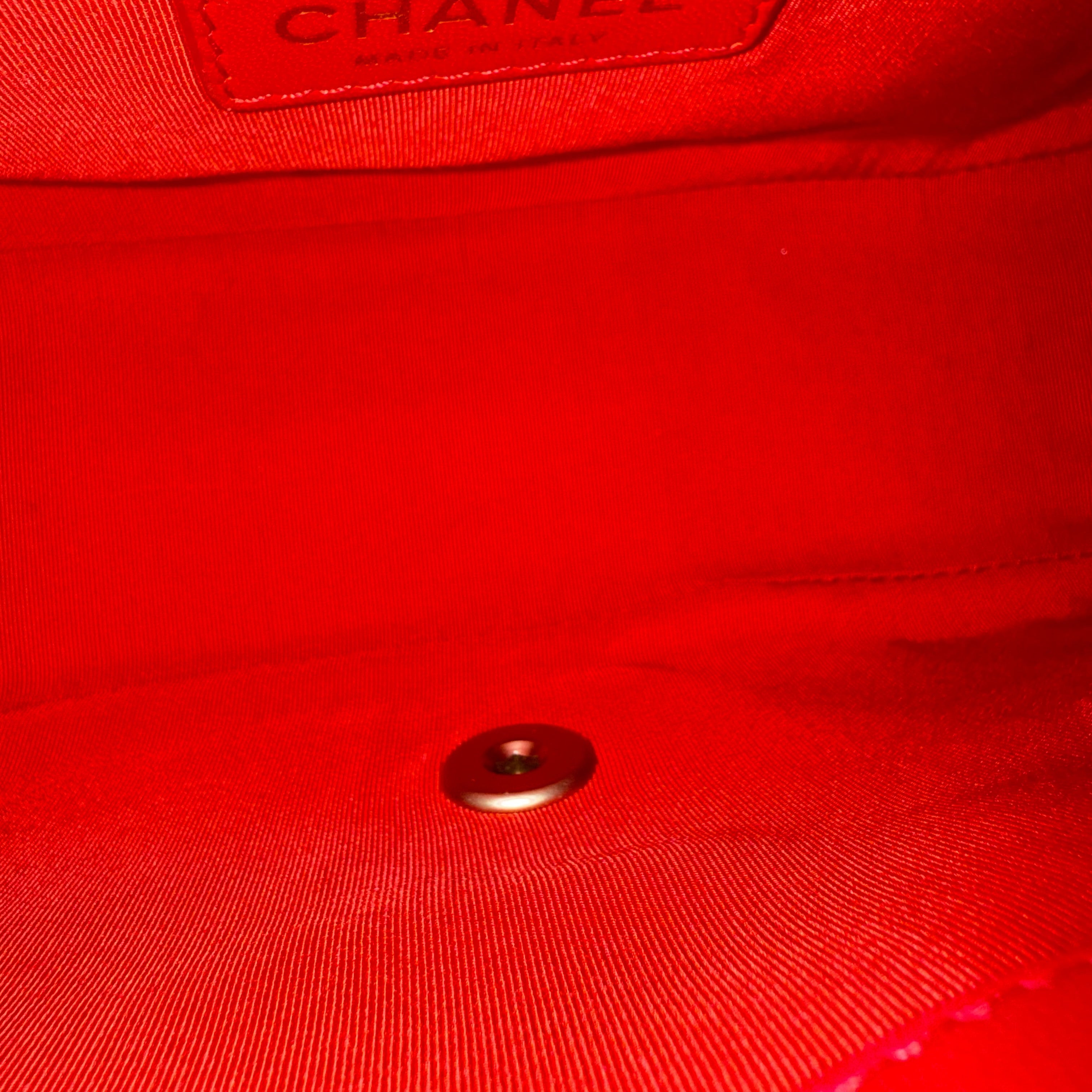 Chanel Chic Flap Seasonal Flap Medium - 25CM Quilted Lambskin Red Gold Hardware Series 21