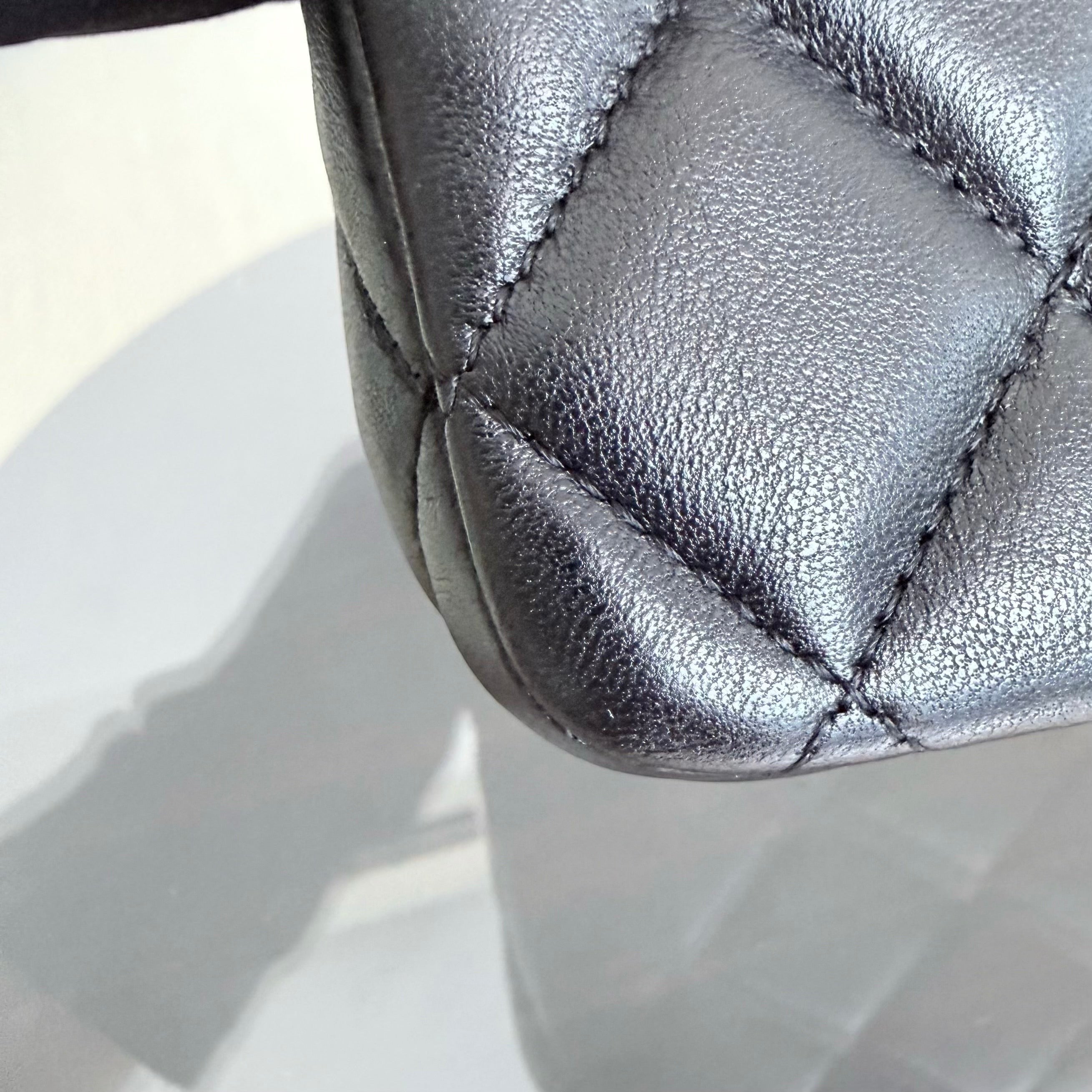 Chanel Classic Flap Medium - Special Valentine Edition 25CM Quilted Lambskin Black Gold Hardware Series 19