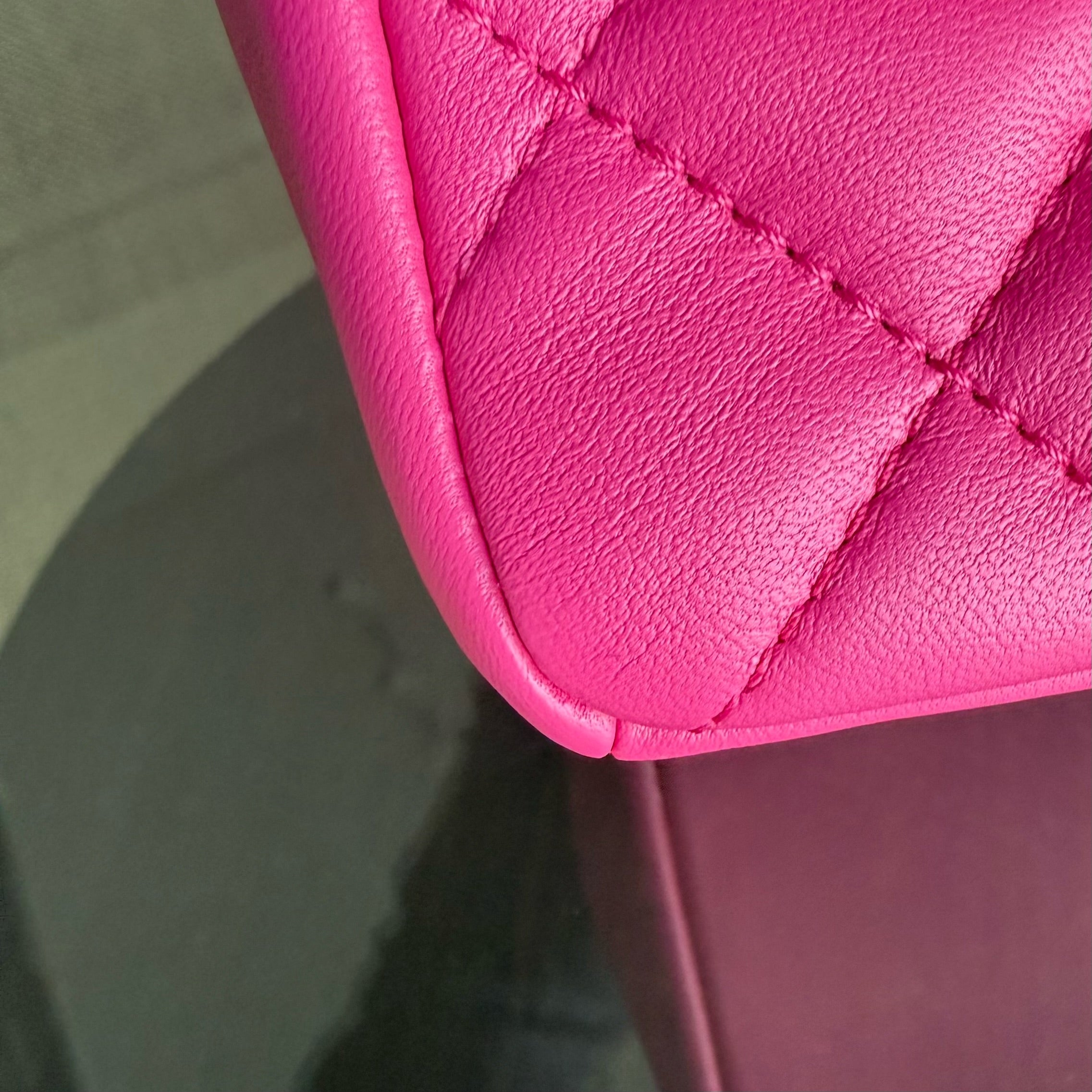 Chanel Chic Flap Seasonal Flap Medium - 25CM Quilted Lambskin Pink Gold Hardware Series 21