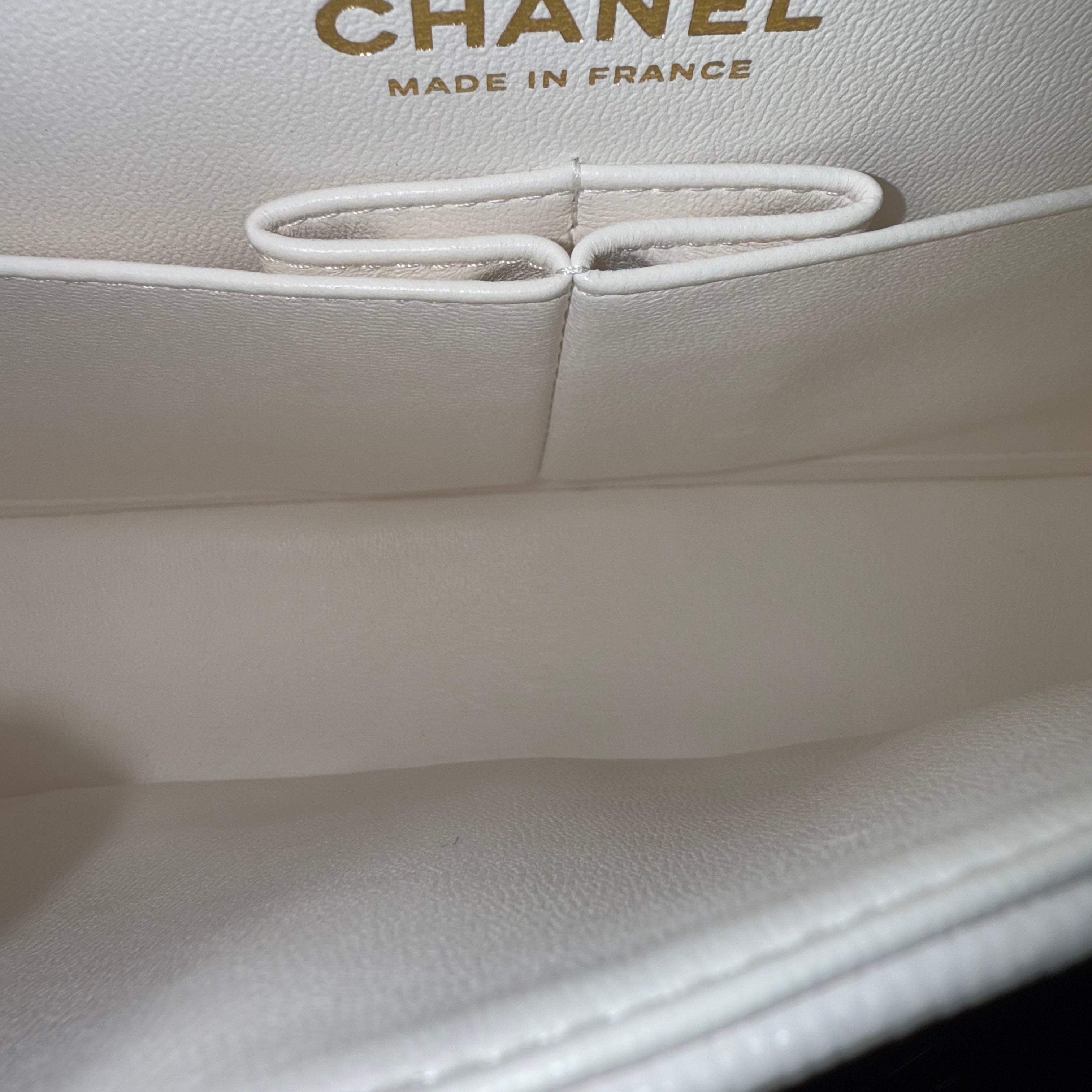 Chanel Classic Flap Small - Caviar 23CM Quilted White Light Gold Hardware Series 31