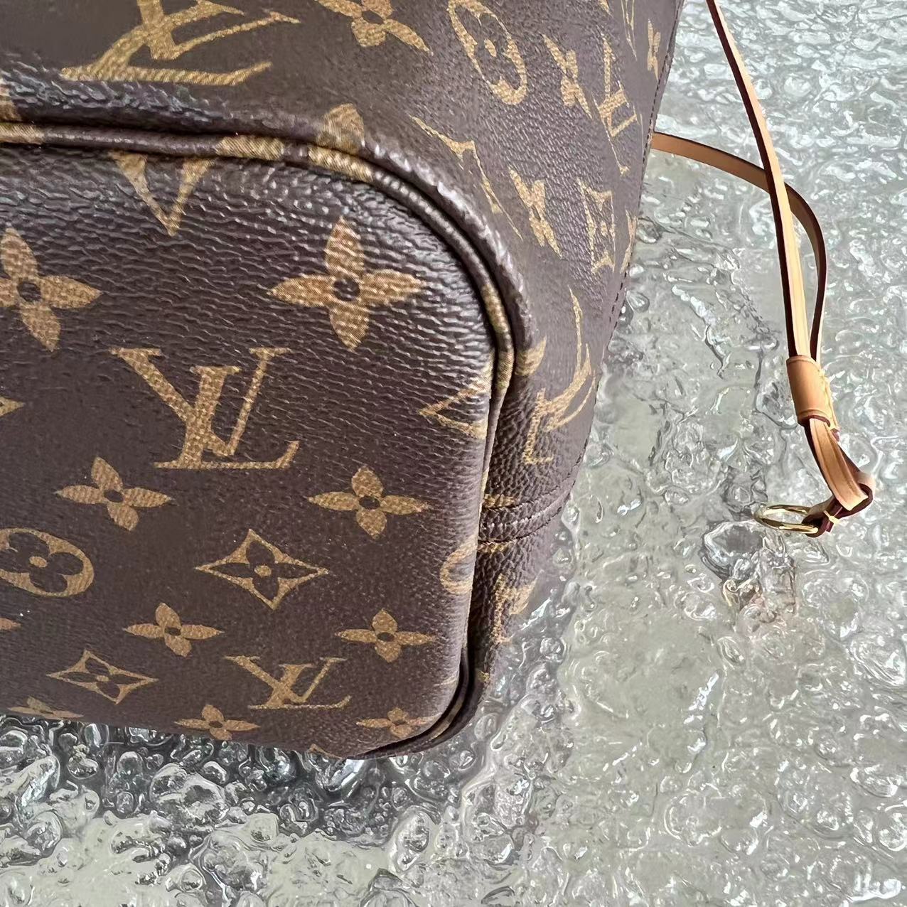 *Microchipped* Louis Vuitton LV Neverfull MM Monogram Canvas Leather