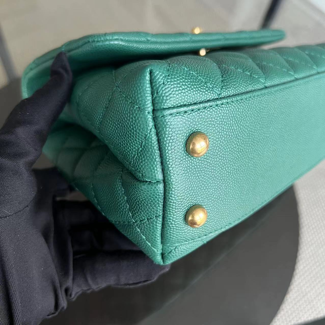 Caviar Coco Handle Quilted Grained Calfskin Emerald Green Golden Hardware Series 25