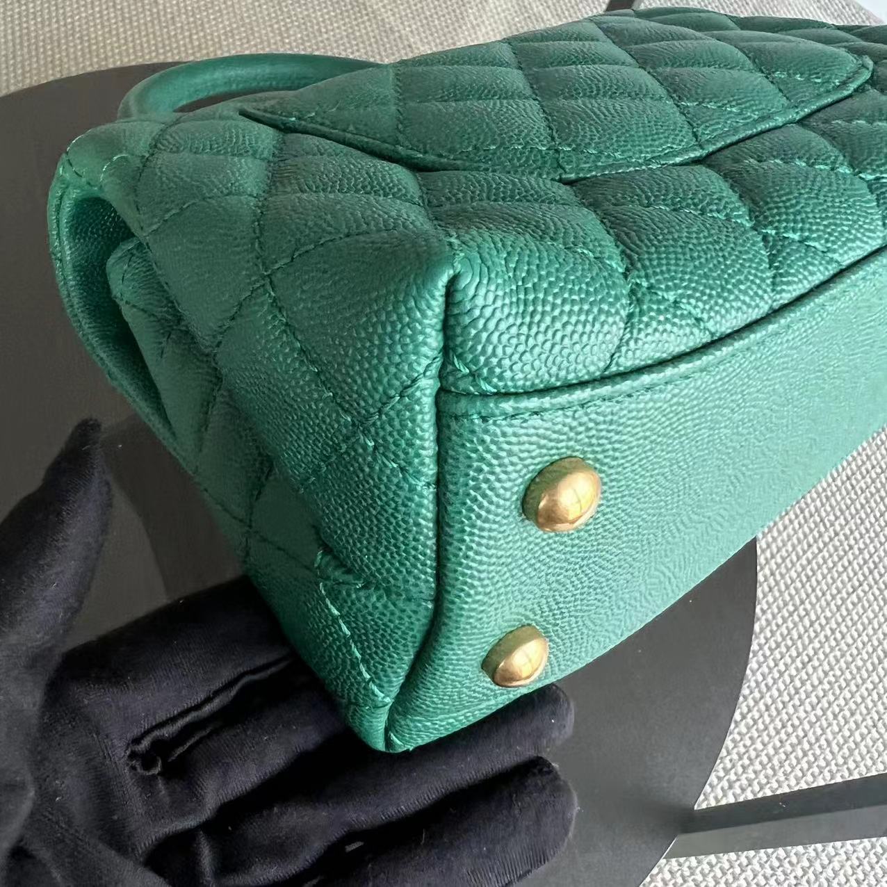 Caviar Coco Handle Quilted Grained Calfskin Emerald Green Golden Hardware Series 25