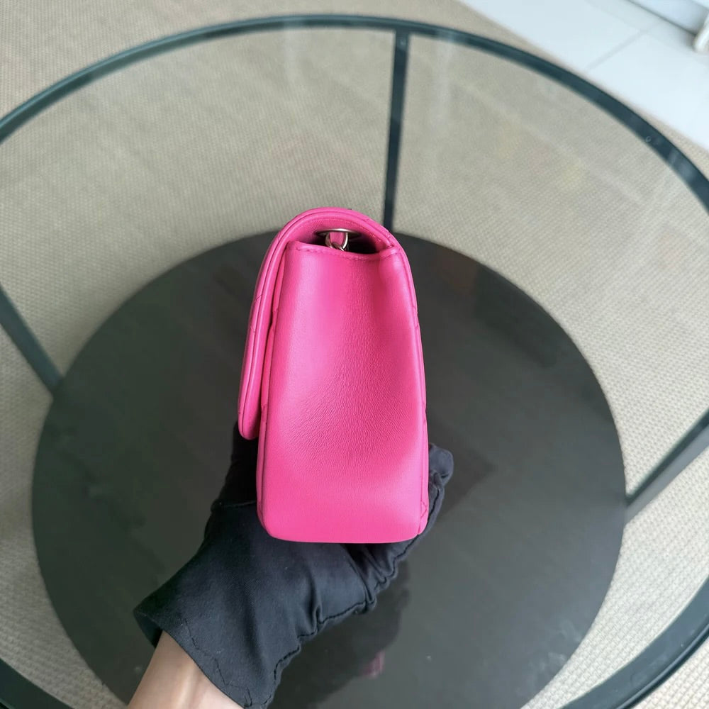 Chanel Chic Flap Small - 23CM Quilted Lambskin Barbie Pink Gold Hardware Series 21