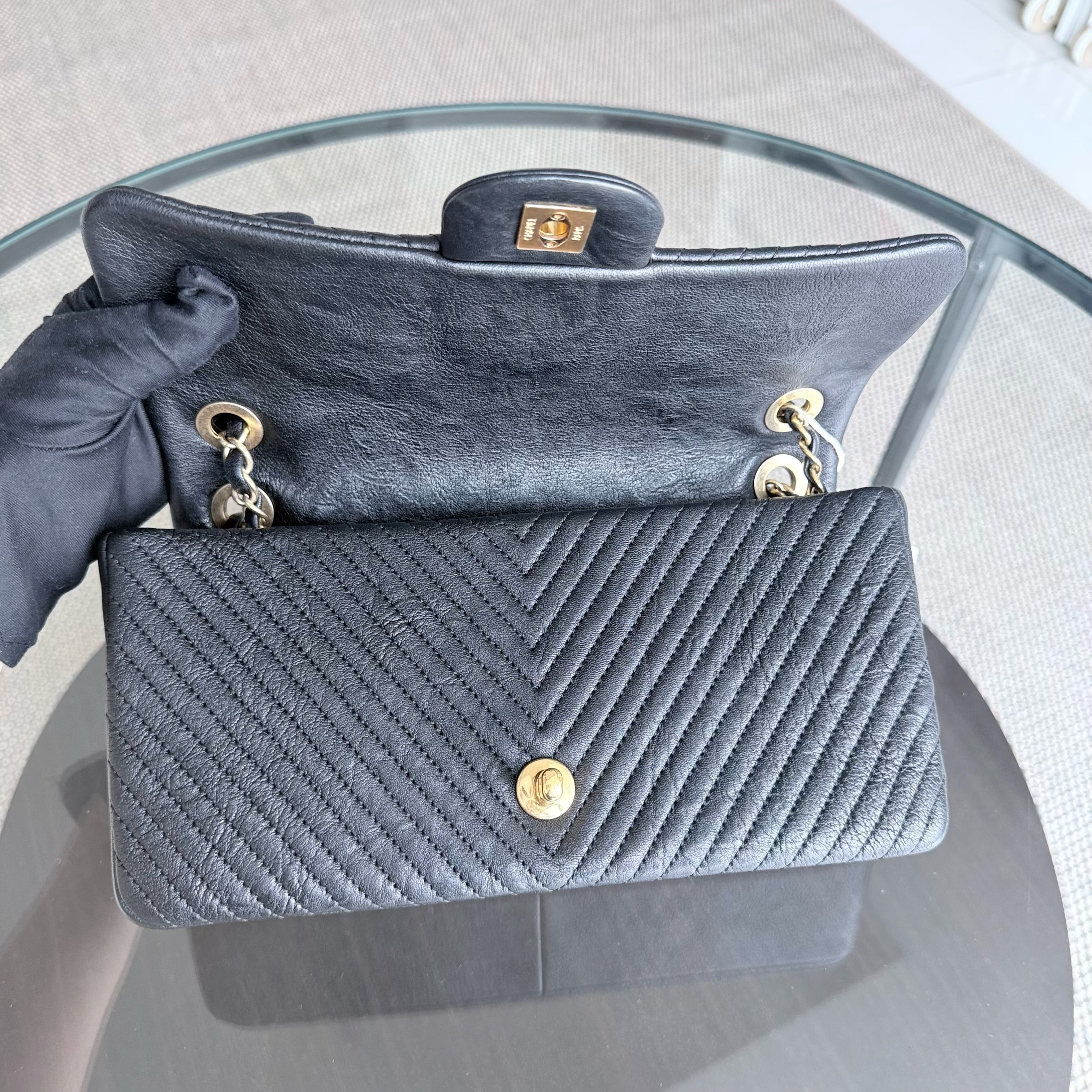 Chanel Seasonal Flap - Medium 25CM Chevron Surpique CC Herringbone Medallion Calfskin Flap Black Gold Hardware Series 21