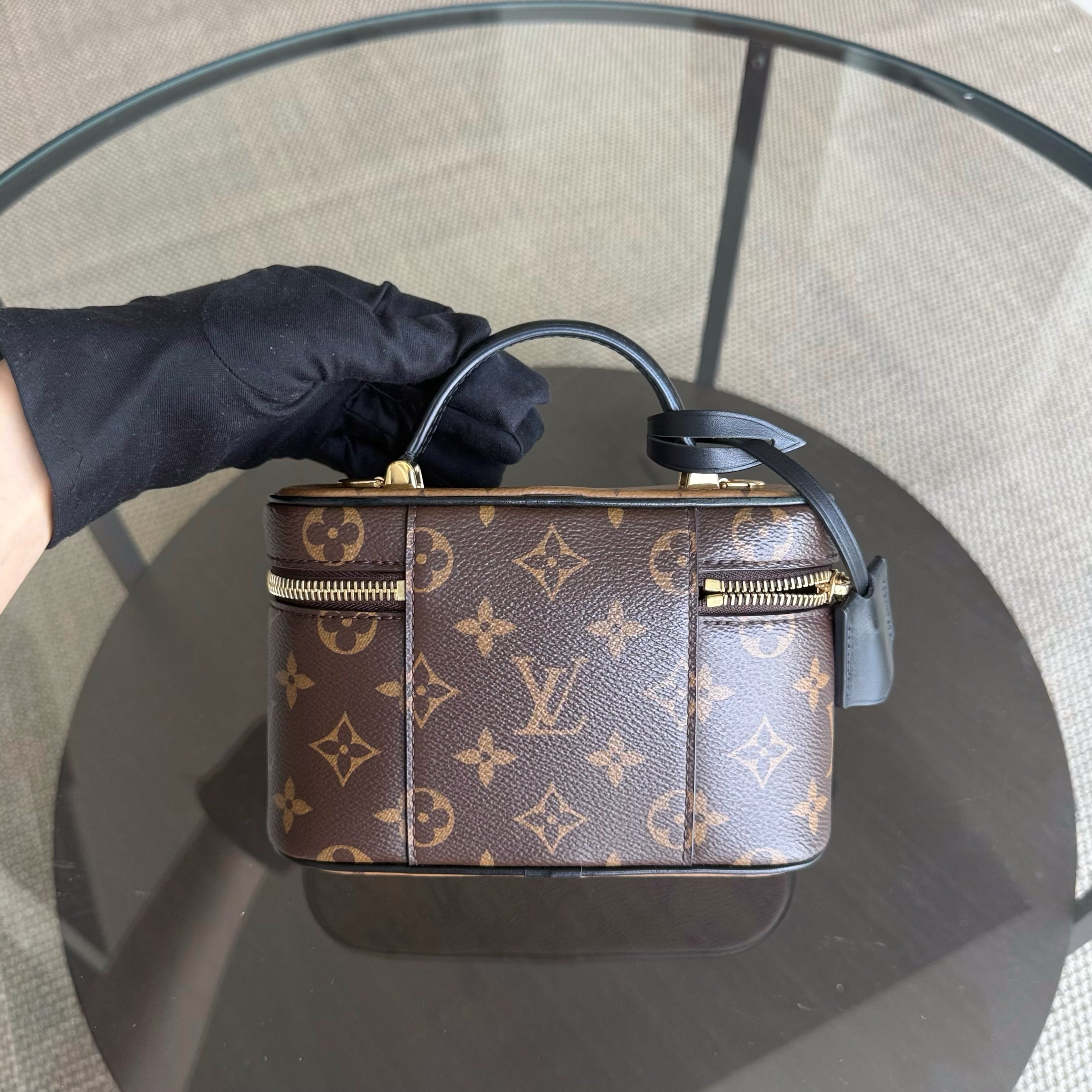 Louise Vuitton Vanity Chain Pouch Monogram