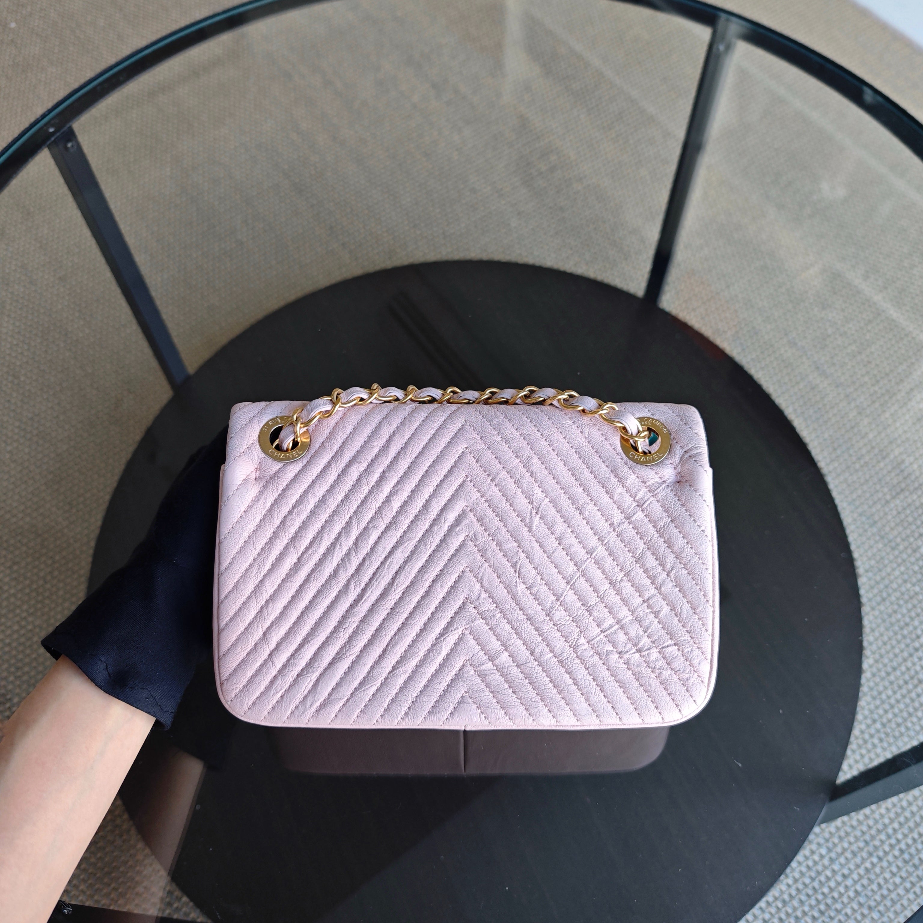 Chanel Seasonal Flap - Chevron Surpique CC Herringbone Medallion Flap Light pink Gold Hardware Series 22