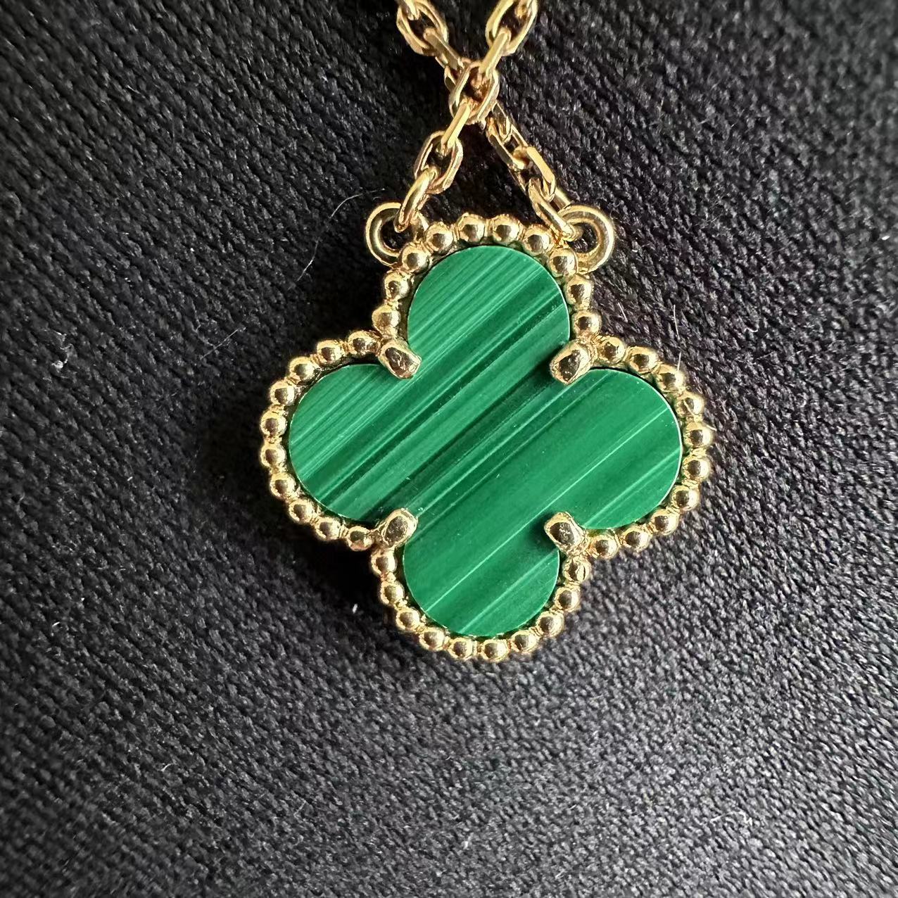 Van Cleef & Arpels VCA Vintage Alhambra Pendant - Malachite 18K Yellow Gold Necklace Van Cleef and Arpels