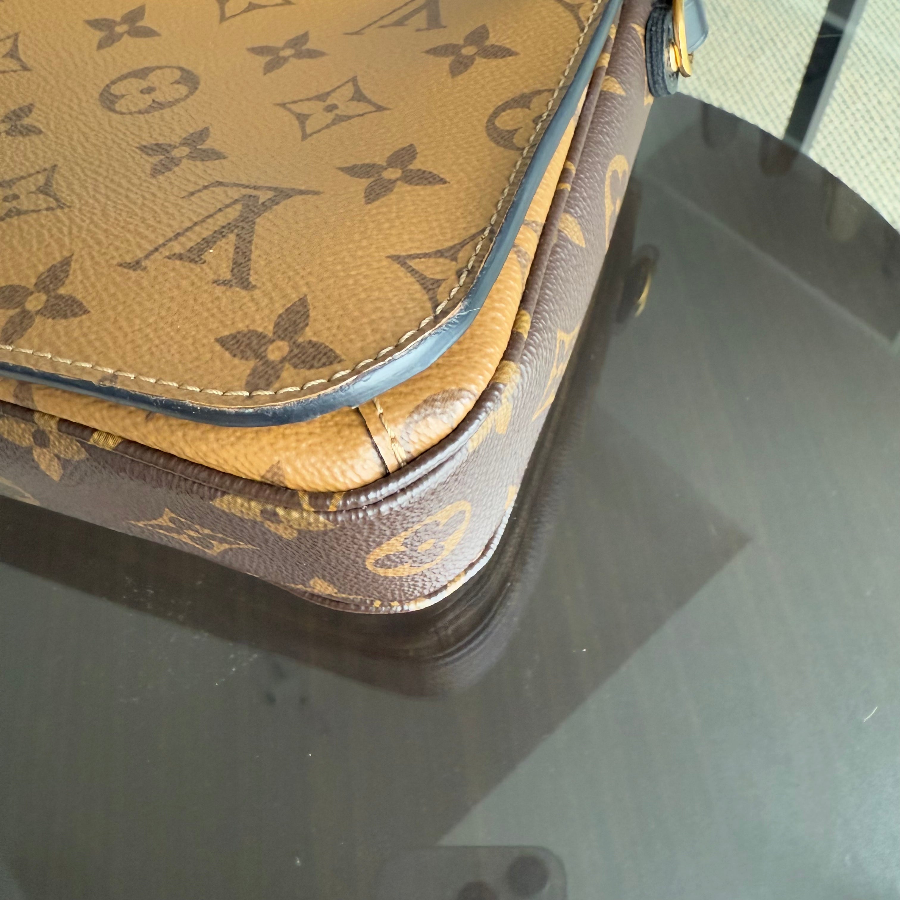 Louis Vuitton Pochette Metis - Reverse Monogram Canvas Gold Hardware