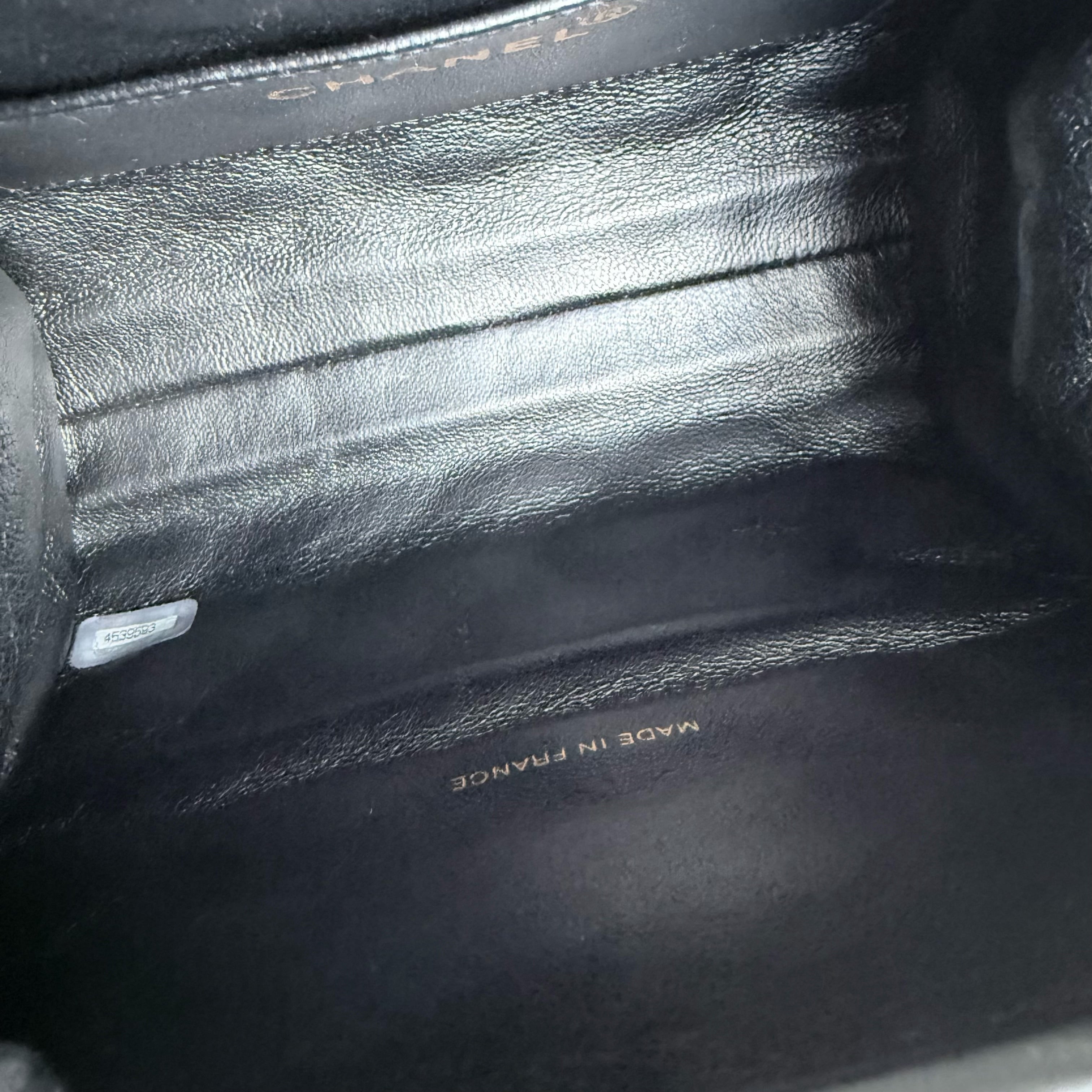 Chanel KissLock Clutch With Chain - Lambskin 19CM Quilted Black Gold Hardware Series 4