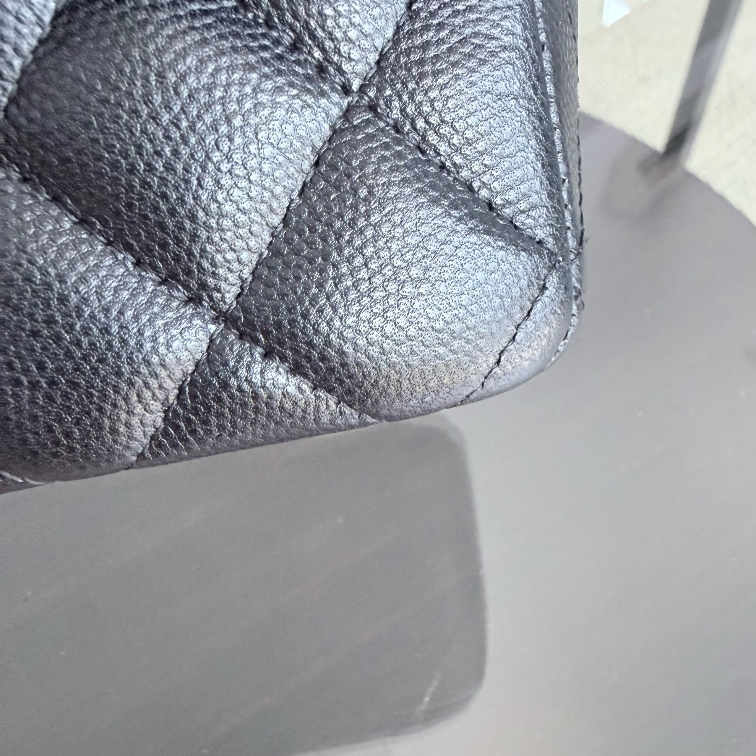 Chanel Classic Flap Mini - Caviar 20CM Quilted Black Gold Hardware Series 23