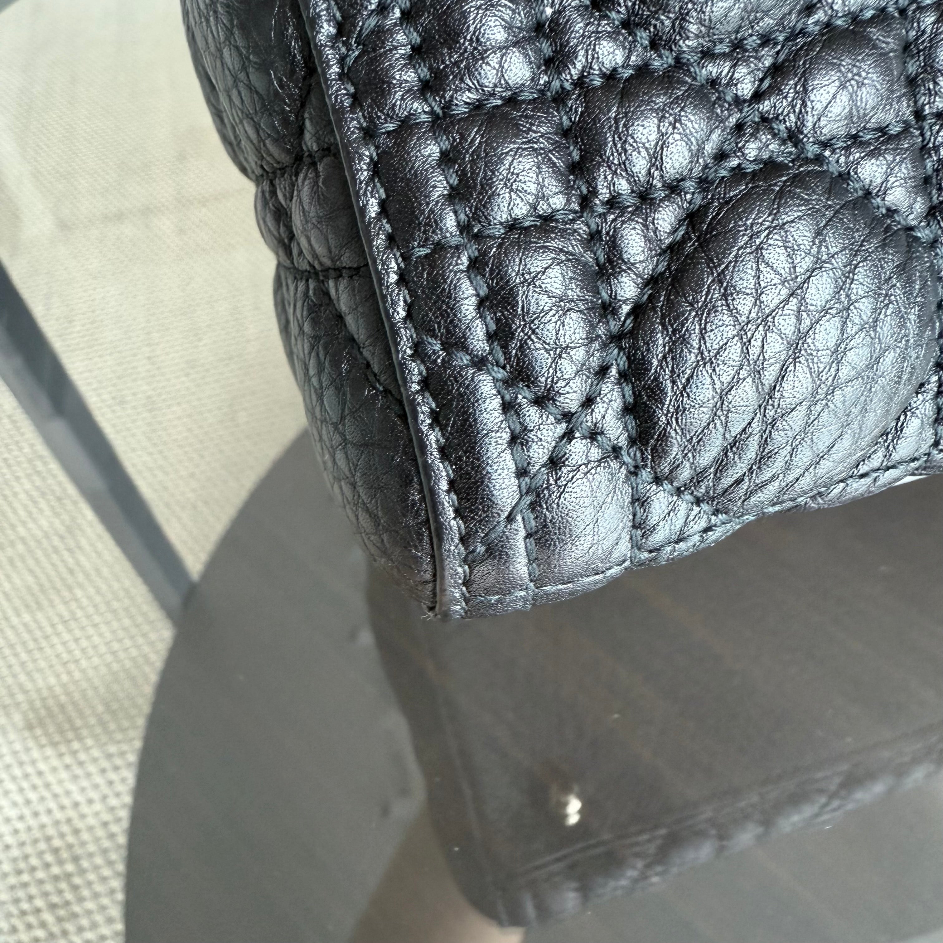 *Flap, Grained Calfskin* Lady Large Flap Grained Calfskin Cannage Black GHW