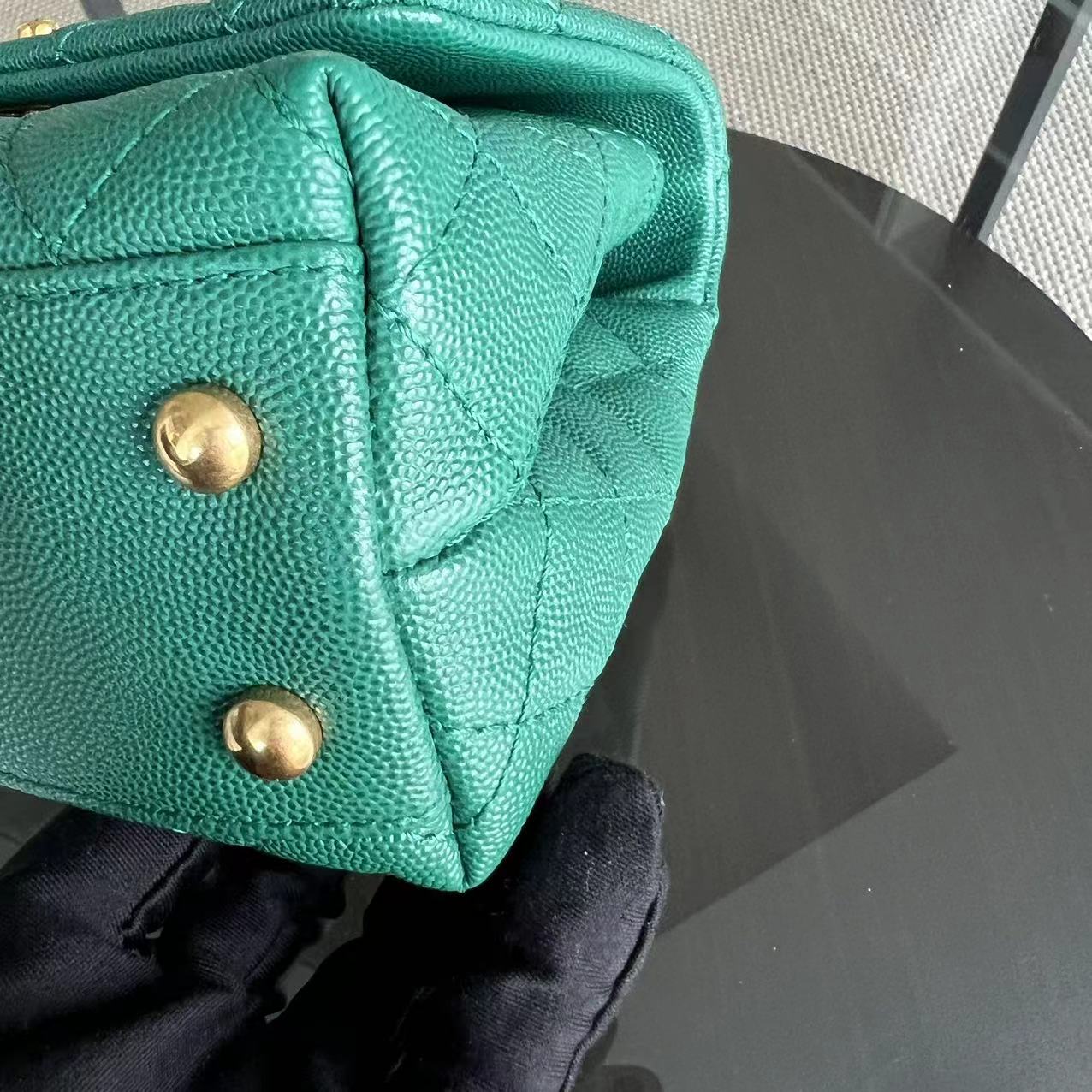 Caviar Coco Handle Quilted Grained Calfskin Emerald Green Golden Hardware Series 25