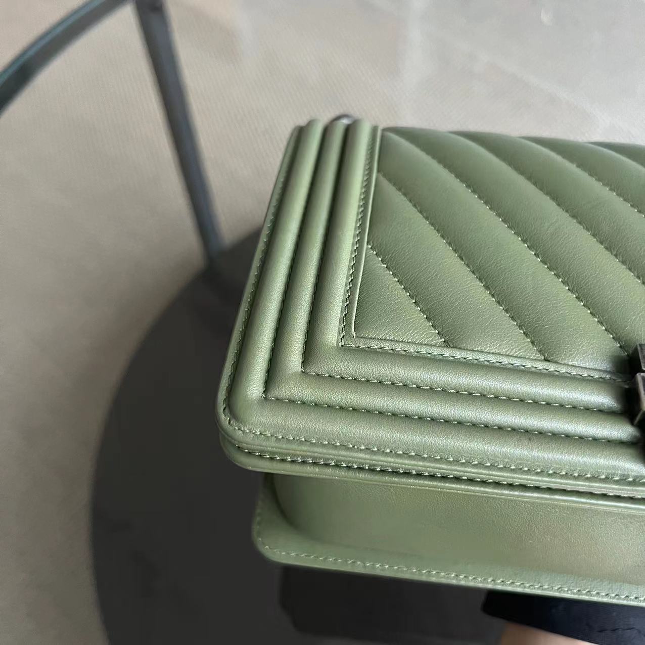 Chanel Boy Medium - 25CM Calfskin Chevron Green Ruthenium Silver Hardware Series 20