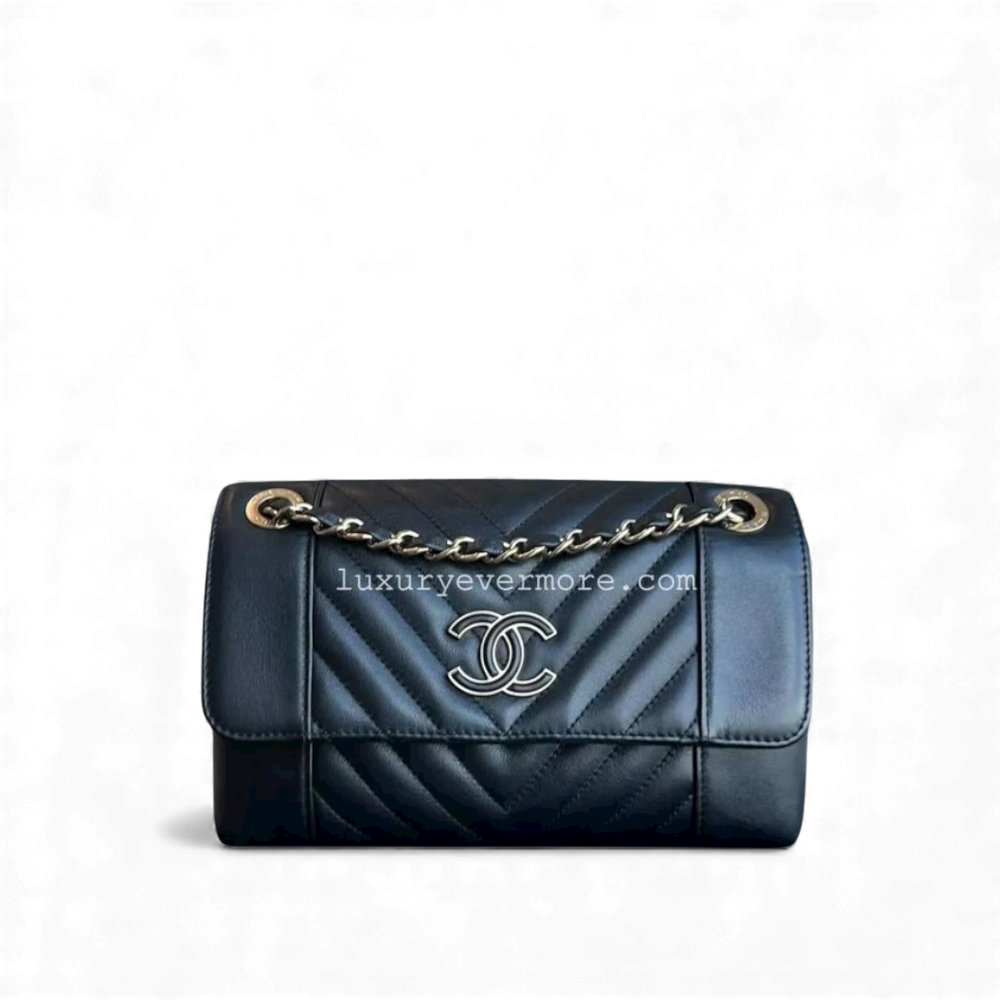 Chanel Seasonal Flap - Calfskin Quilted Small Daily Chevron Flap Black Sereis 27