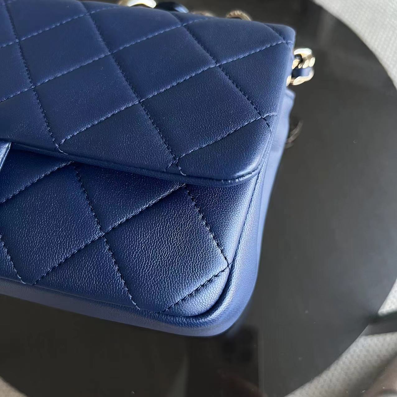 Chanel 2020 Elegant Resin Chain Classic Flap Quilted Lambskin Dark Blue Two-Tone Golden Hardware No 29