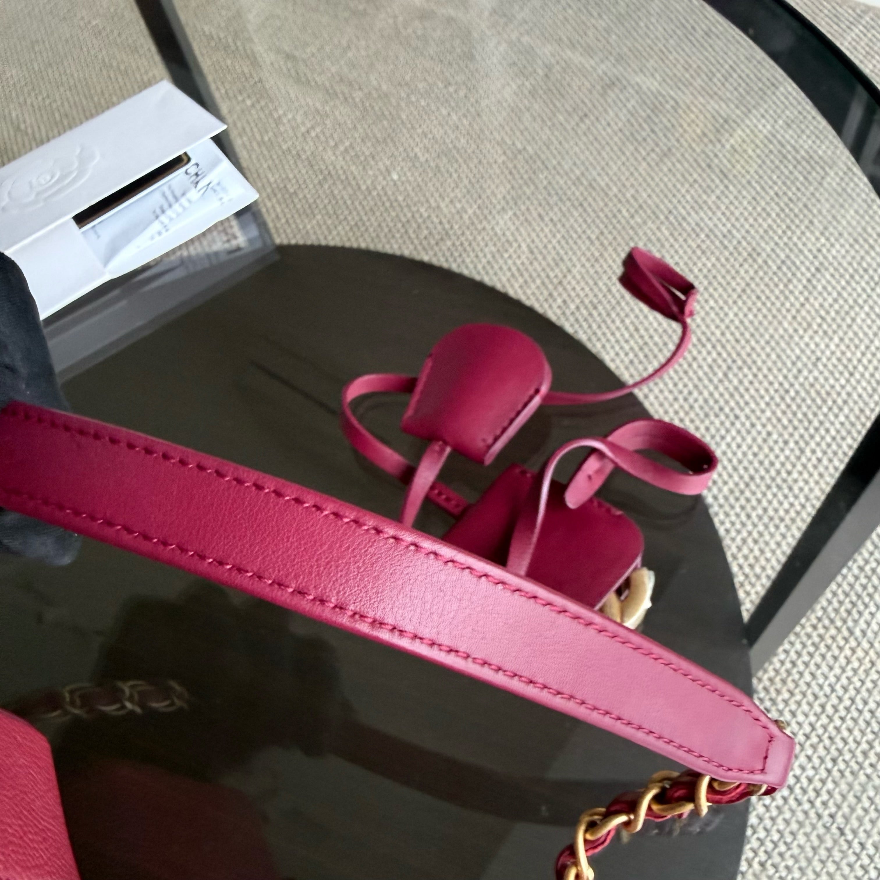 Chanel Filigree Vanity Case Medium - Caviar 21CM Dark Pink Gold Hardware Series 26