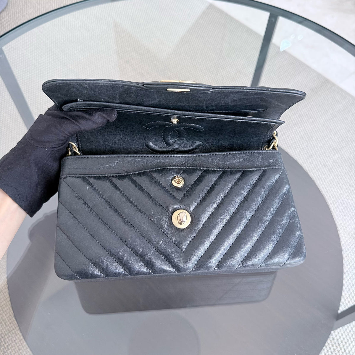 Chanel Classic Flap Small - Chevron Calfskin 23CM Quilted Black Gold Hardware Series 26