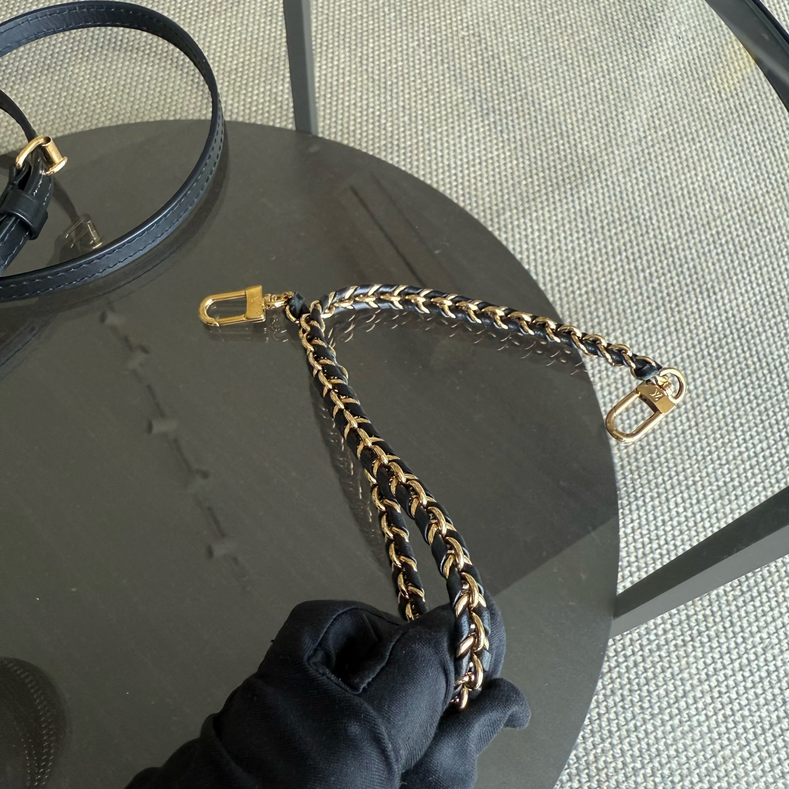 Louise Vuitton Vanity Chain Pouch Monogram