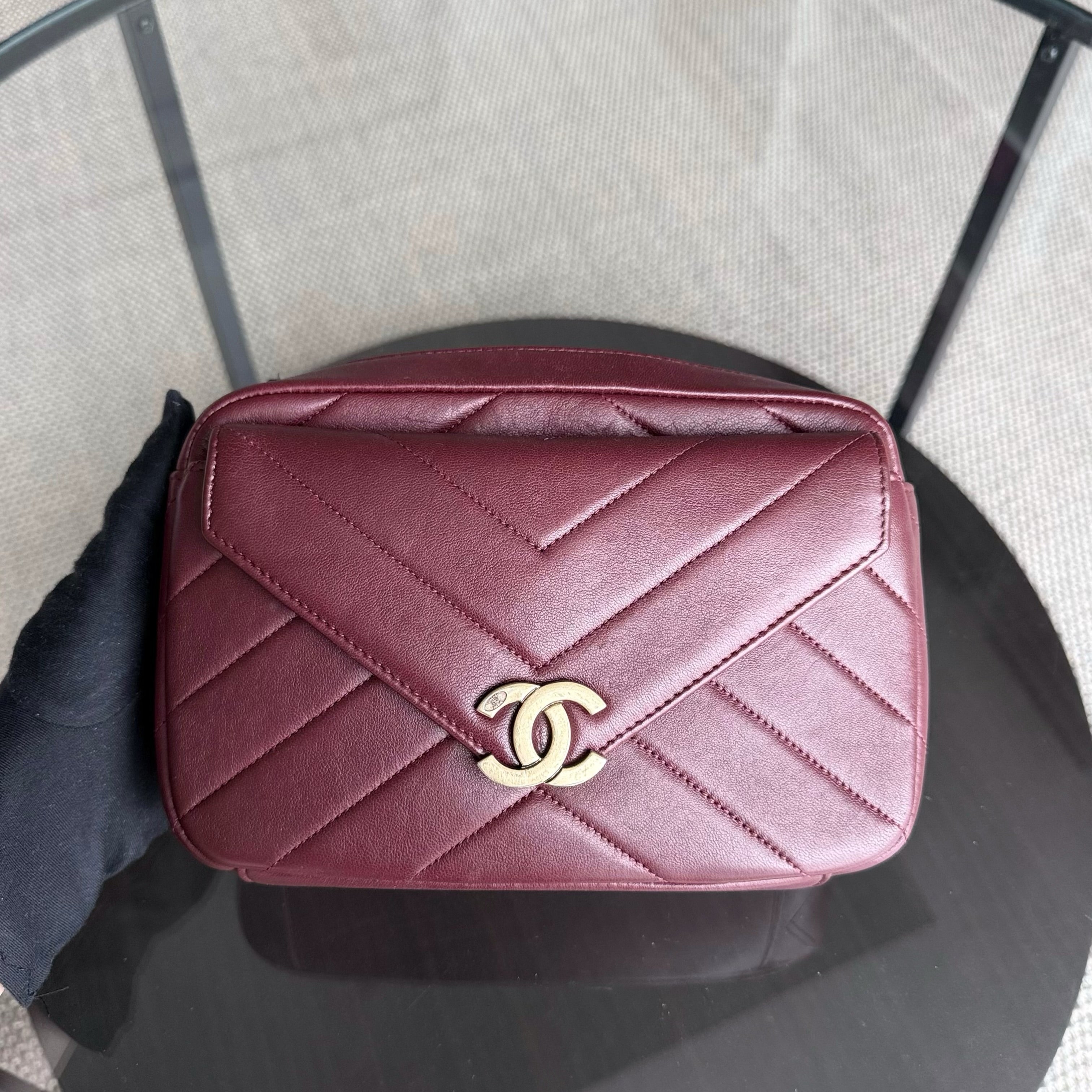 Chanel Flap - 22CM Chevron Calfskin Gold Hardware Series 22