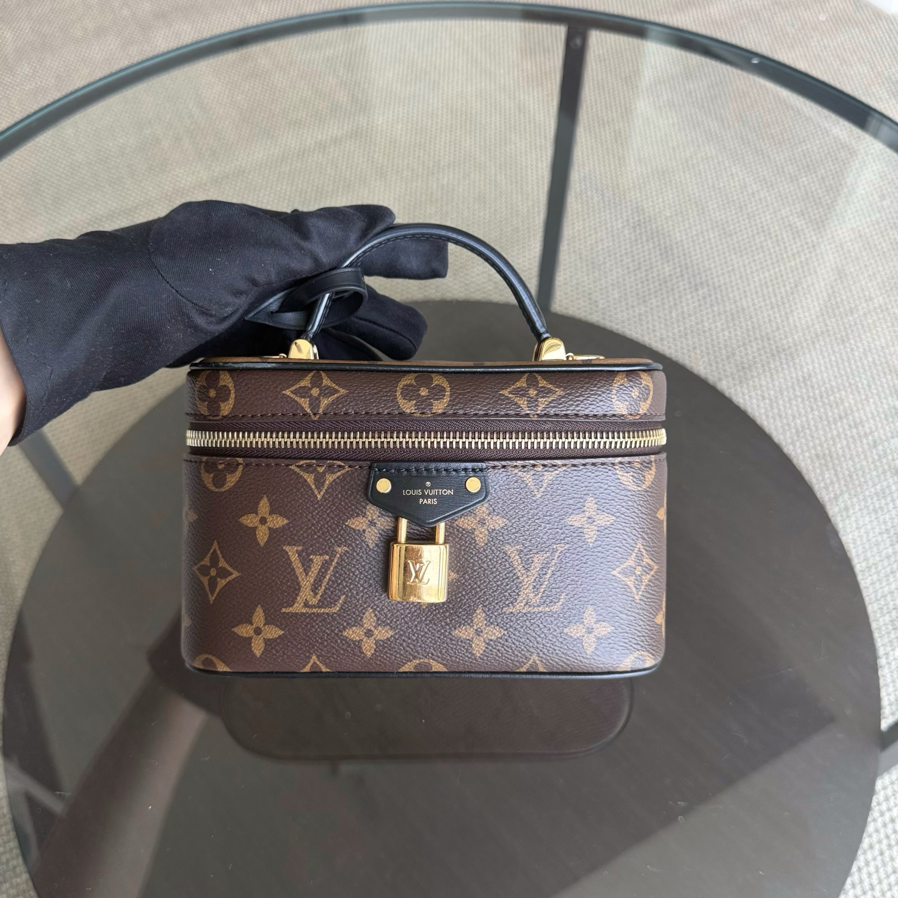 Louise Vuitton Vanity Chain Pouch Monogram