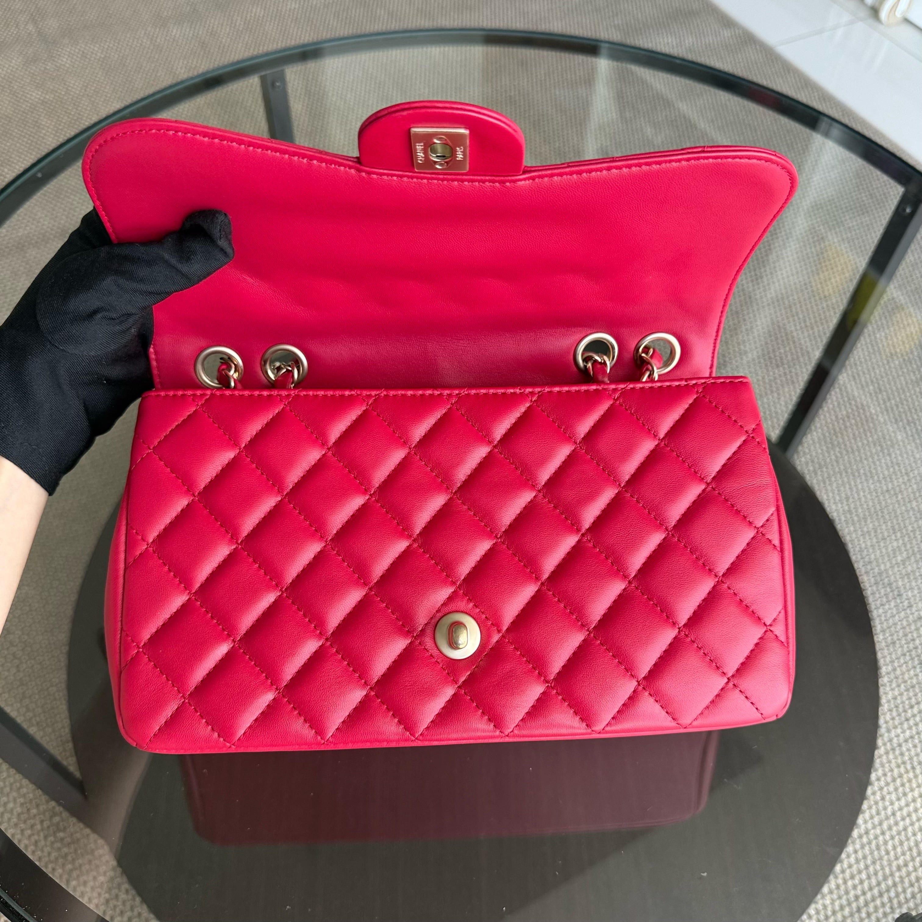 Chanel Chic Flap Seasonal Flap Medium - 25CM Quilted Lambskin Red Gold Hardware Series 21