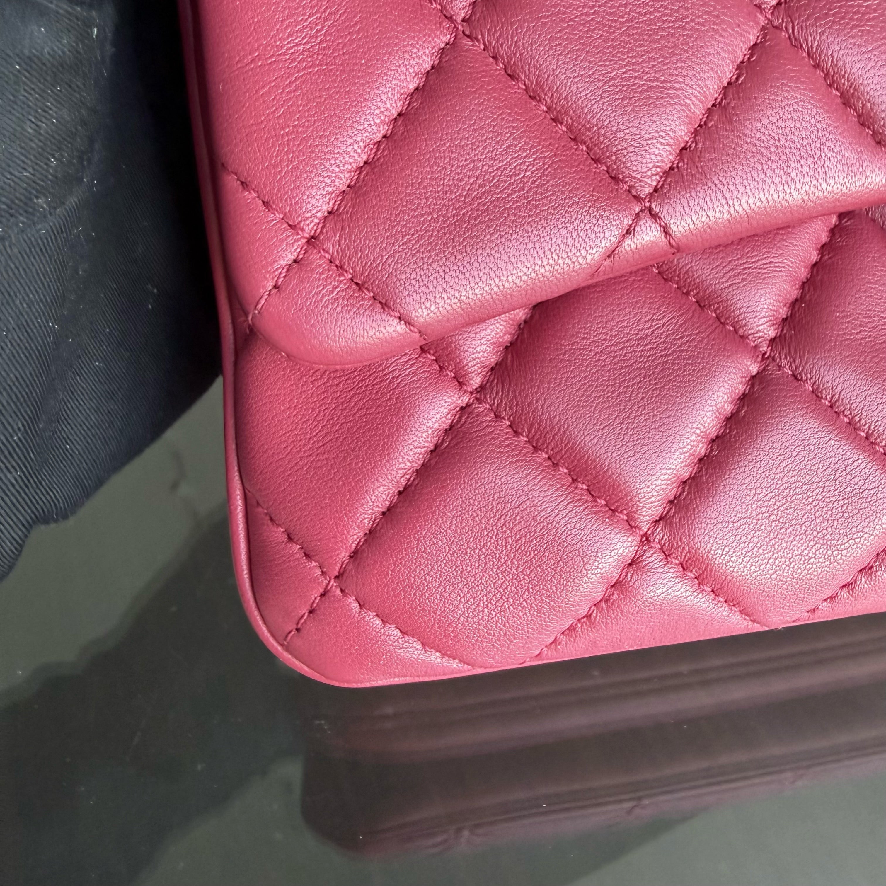 Chanel Flap Medium - 25CM Quilted Lambskin Red Gold Hardware Series 19