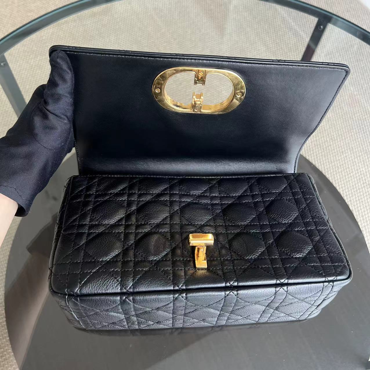 Caro Medium 25CM Cannage Calfskin Black Golden Hardware