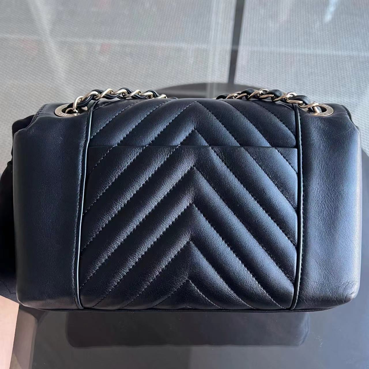 Chanel Seasonal Flap - Calfskin Quilted Small Daily Chevron Flap Black Sereis 27