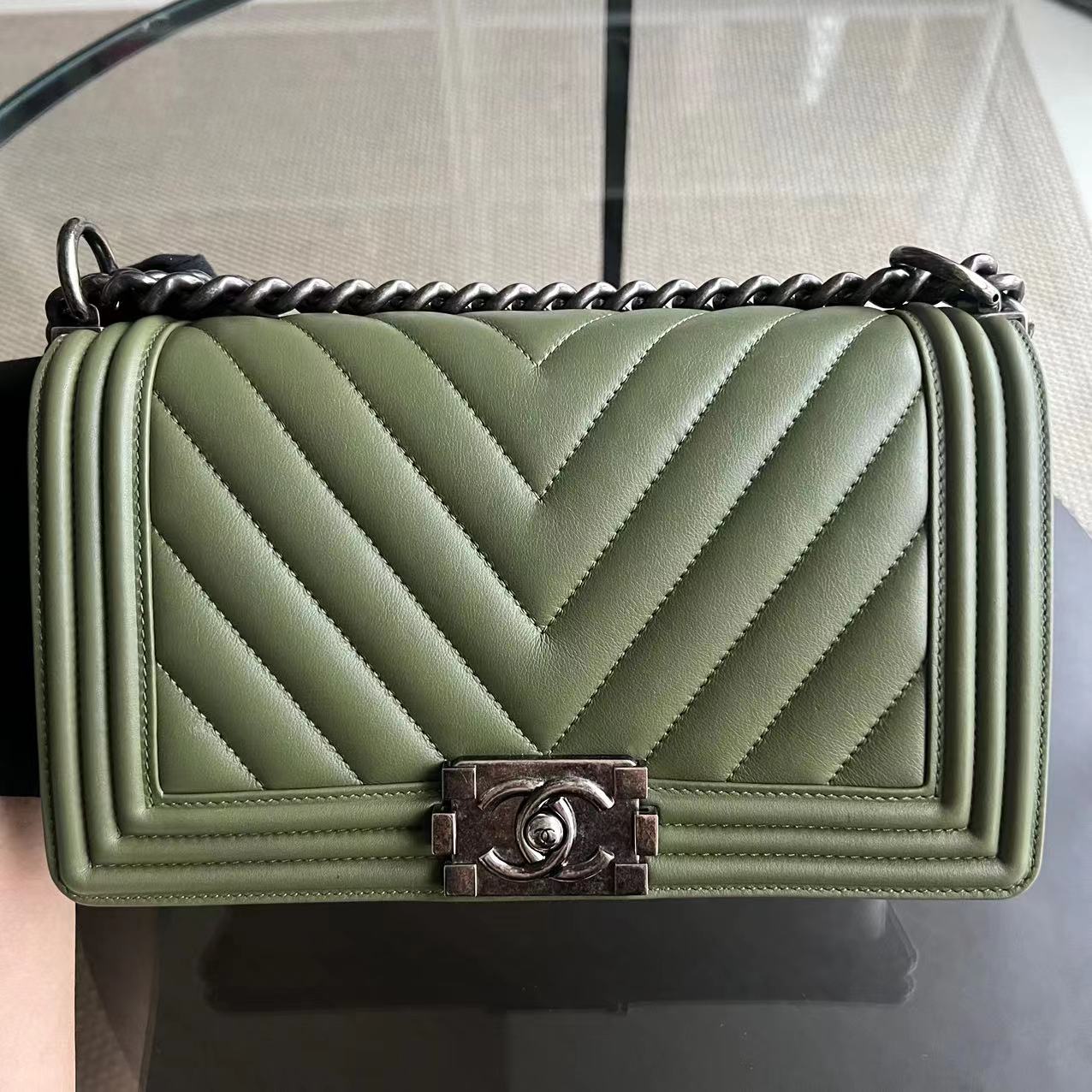 Chanel Boy Medium - 25CM Calfskin Chevron Green Ruthenium Silver Hardware Series 20