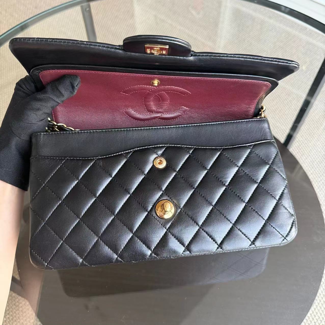 Chanel Classic Flap Medium - Lambskin 25CM Quilted Black Gold Hardware Series 15