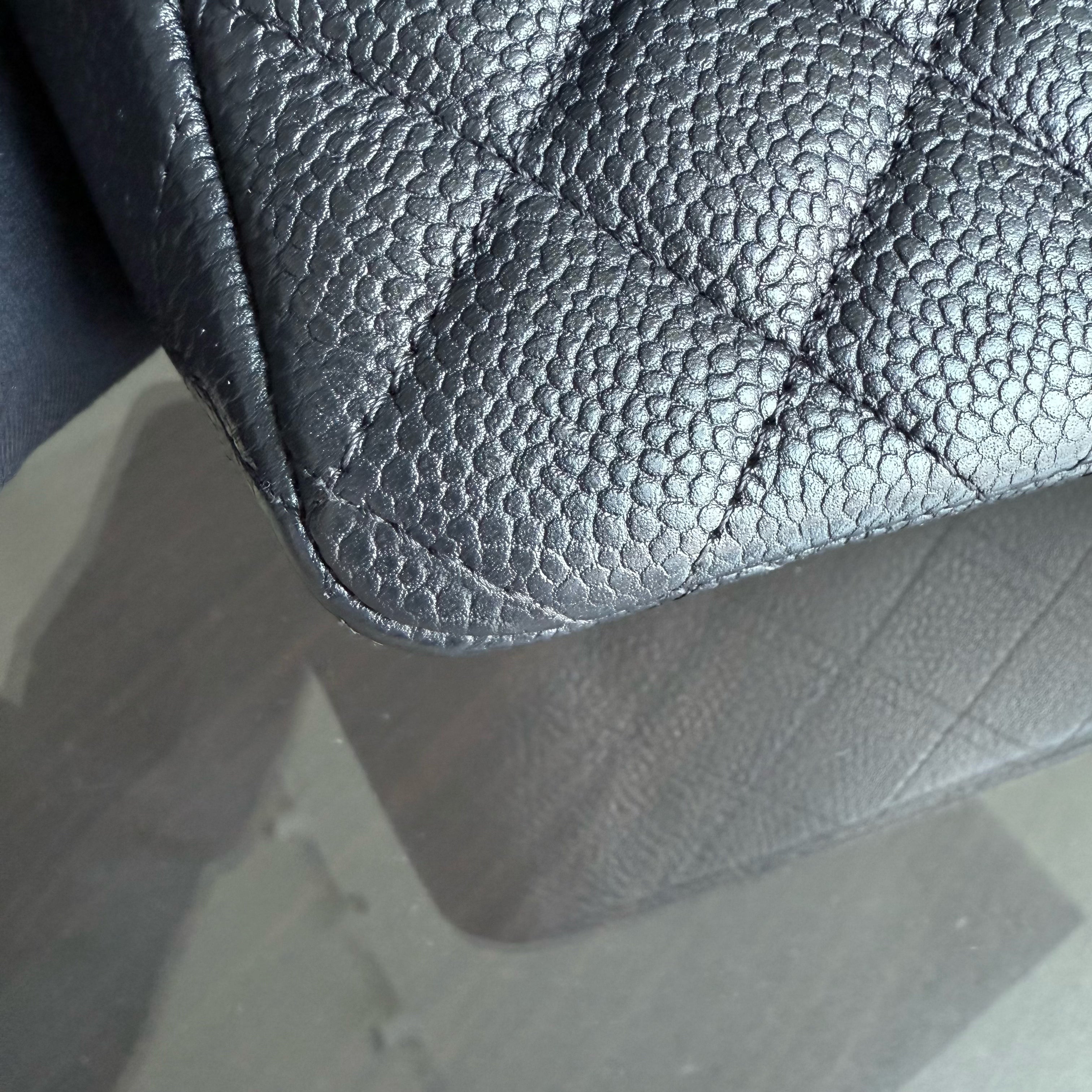Chanel Classic Flap Mini - Caviar 20CM Quilted Grained Calfskin Black Gold Hardware Series 20