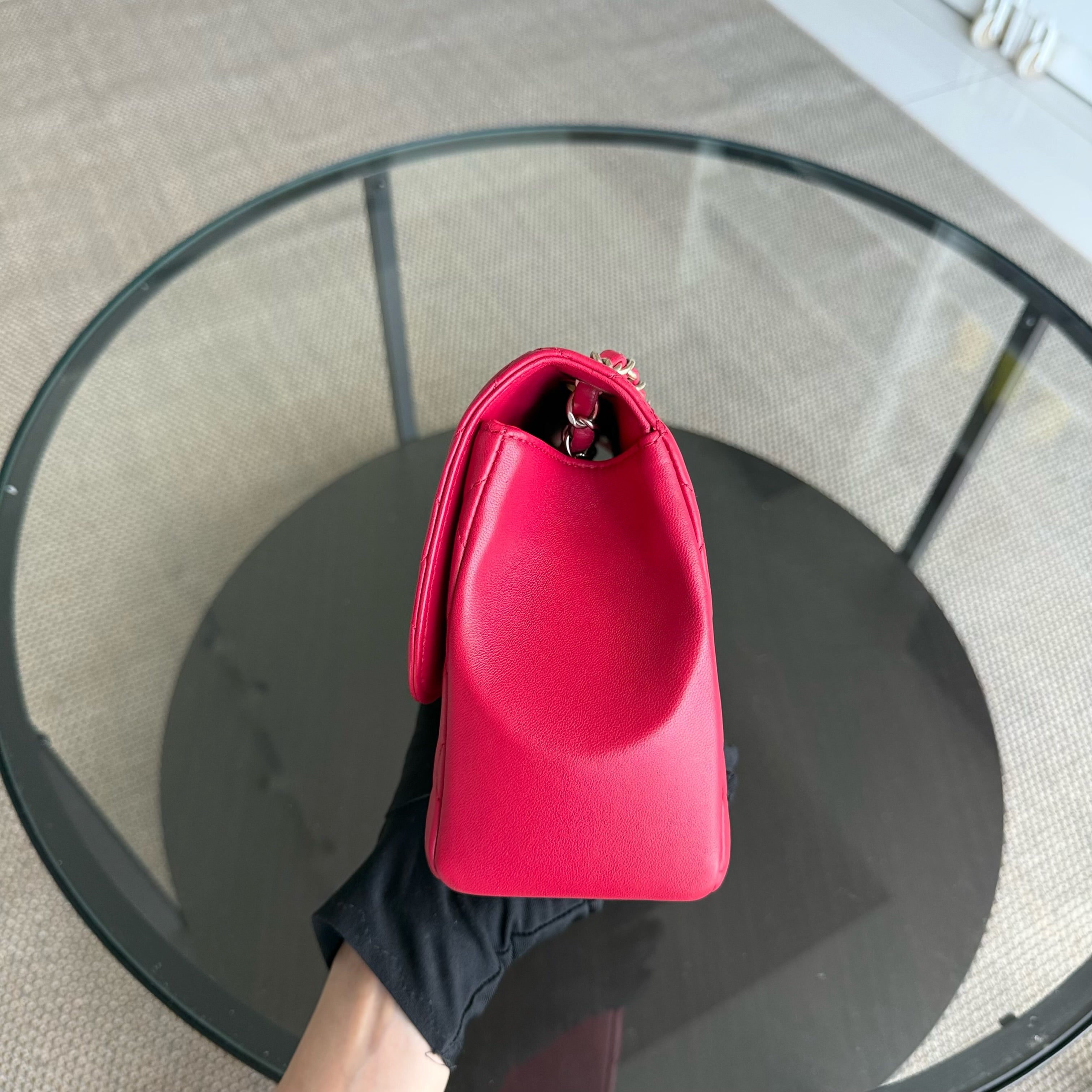 Chanel Chic Flap Seasonal Flap Medium - 25CM Quilted Lambskin Red Gold Hardware Series 21