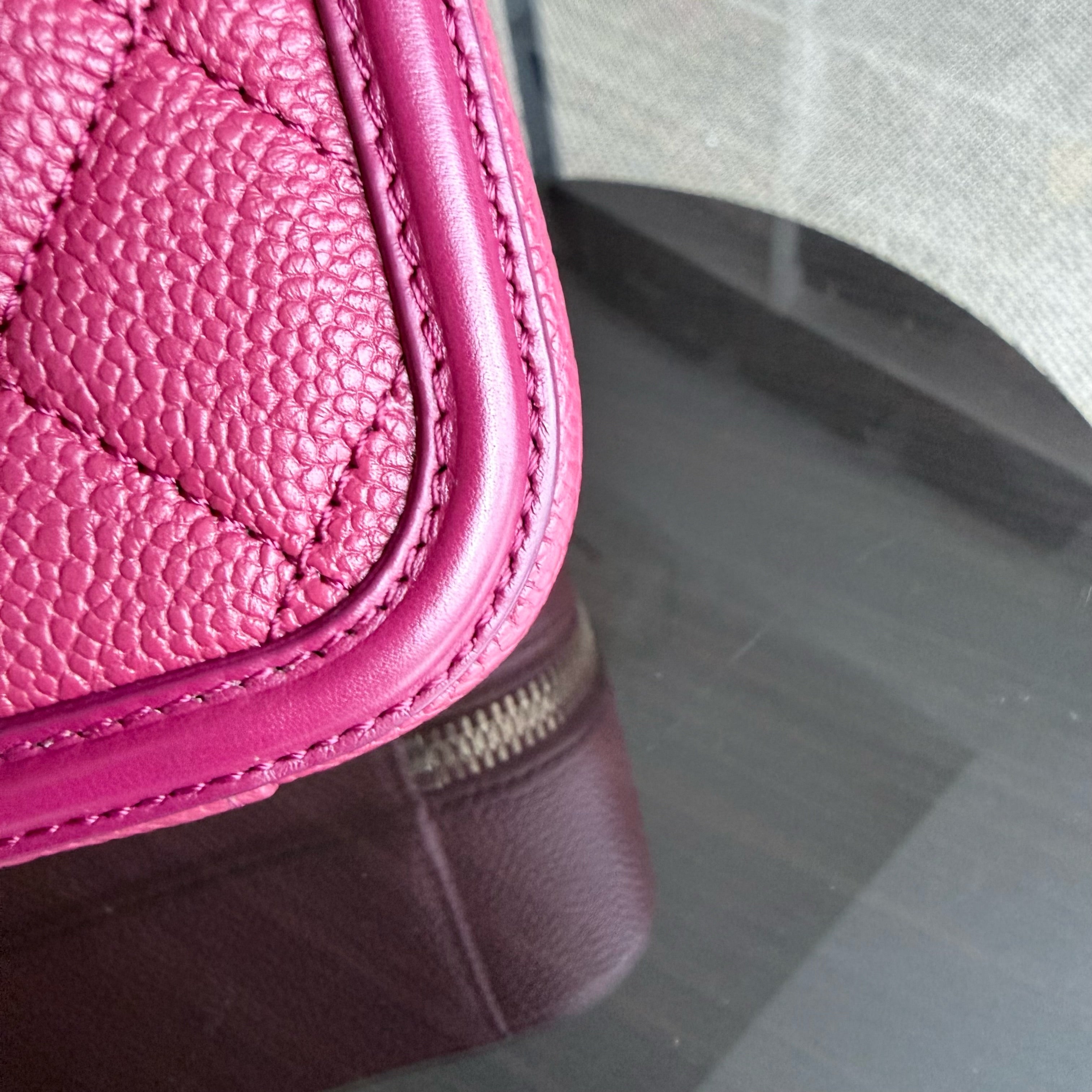 Chanel Filigree Vanity Case Medium - Caviar 21CM Dark Pink Gold Hardware Series 26