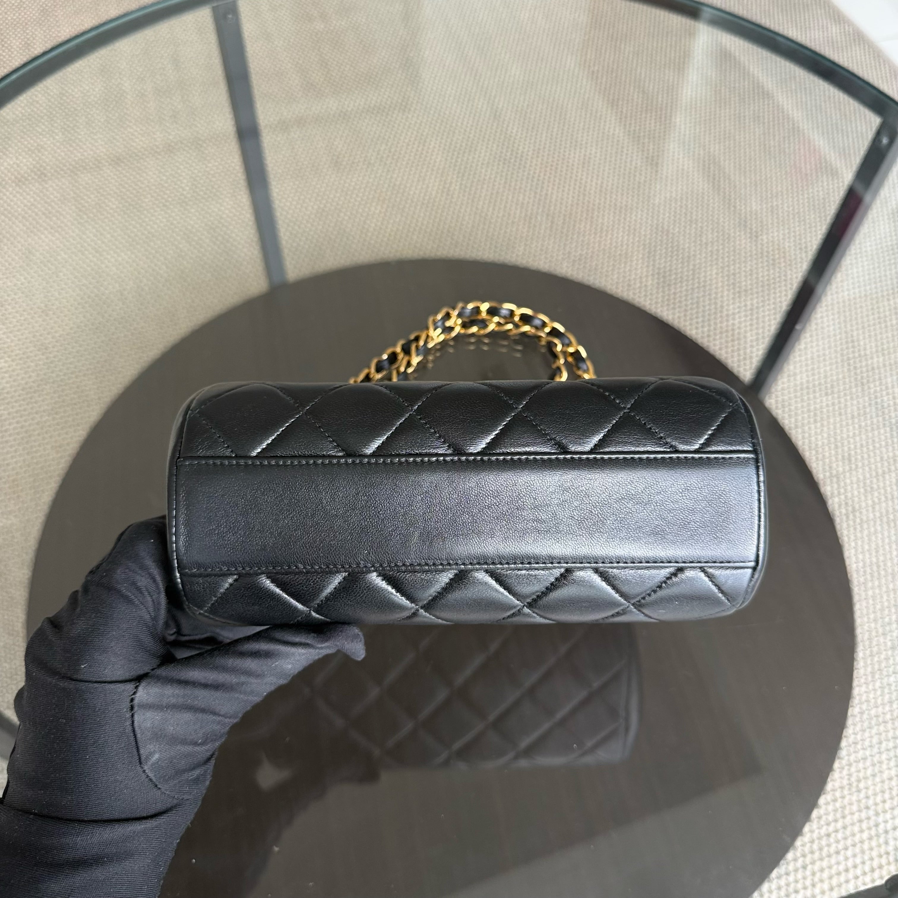 Chanel KissLock Clutch With Chain - Lambskin 19CM Quilted Black Gold Hardware Series 4