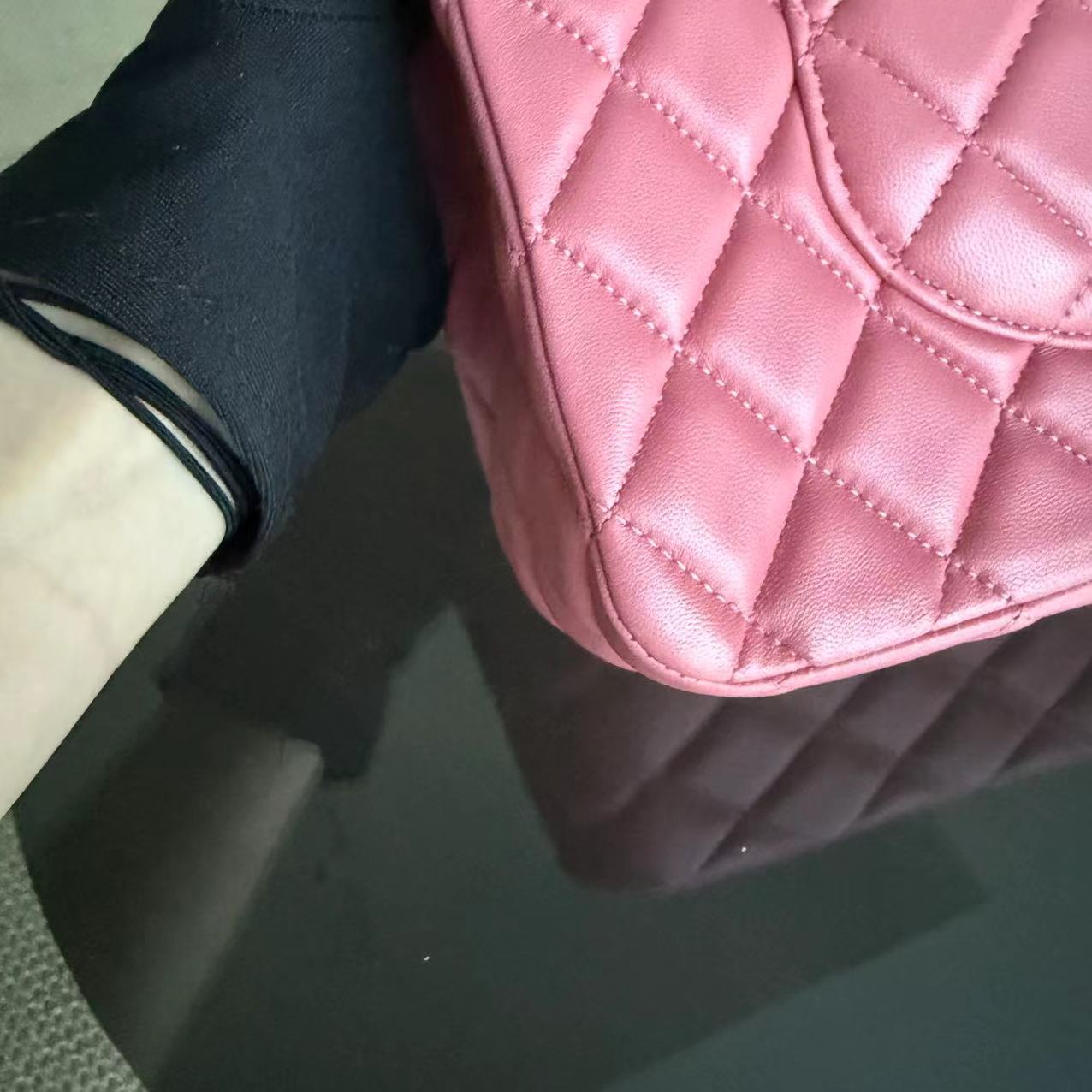 Chanel Classic Flap Medium - Valentine 25CM Single Flap Quilted Lambskin Sakura Pink Gold Hardware Series 19