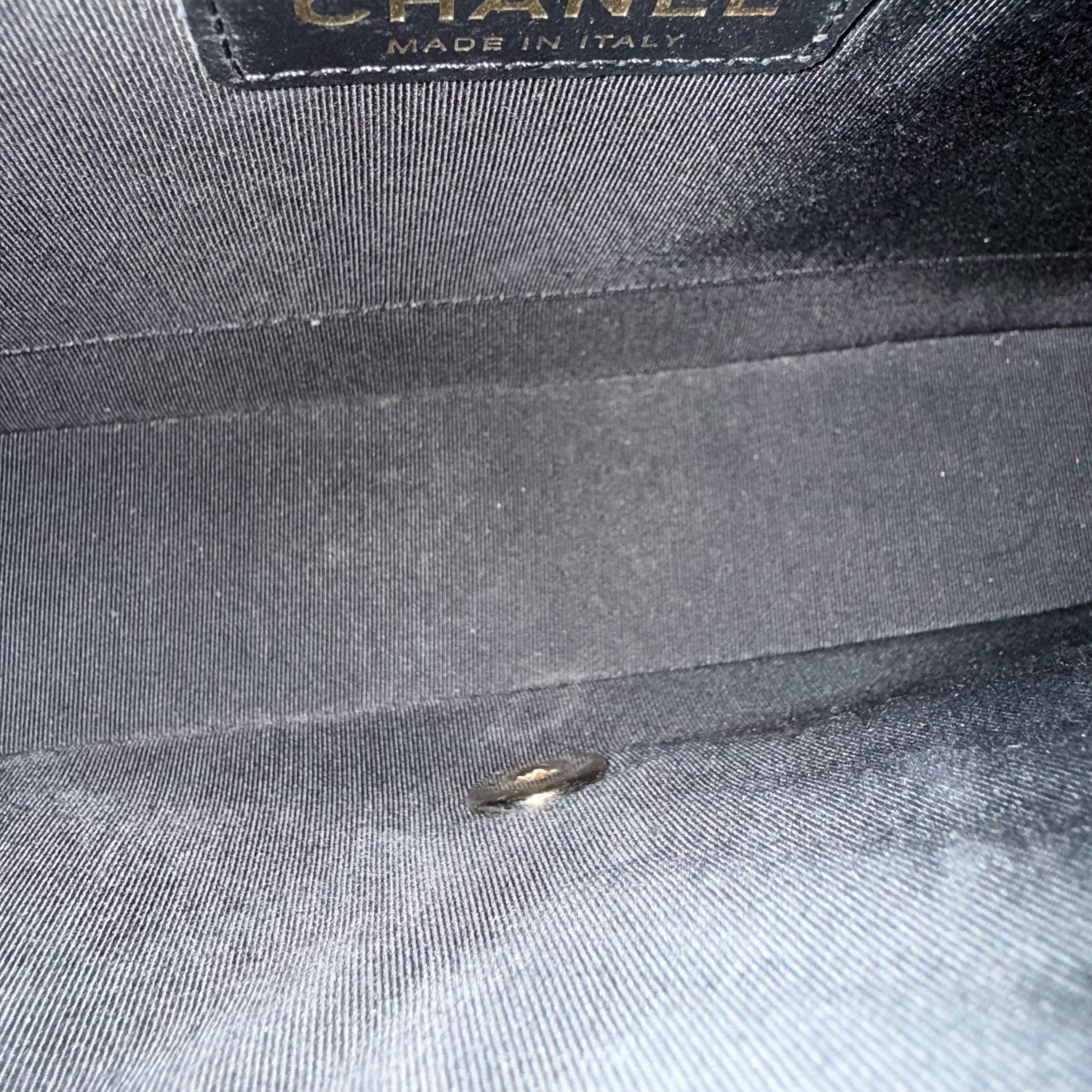 Chanel Flap Medium - Calfskin 27CM Chevron Black Gold Hardware Series 27