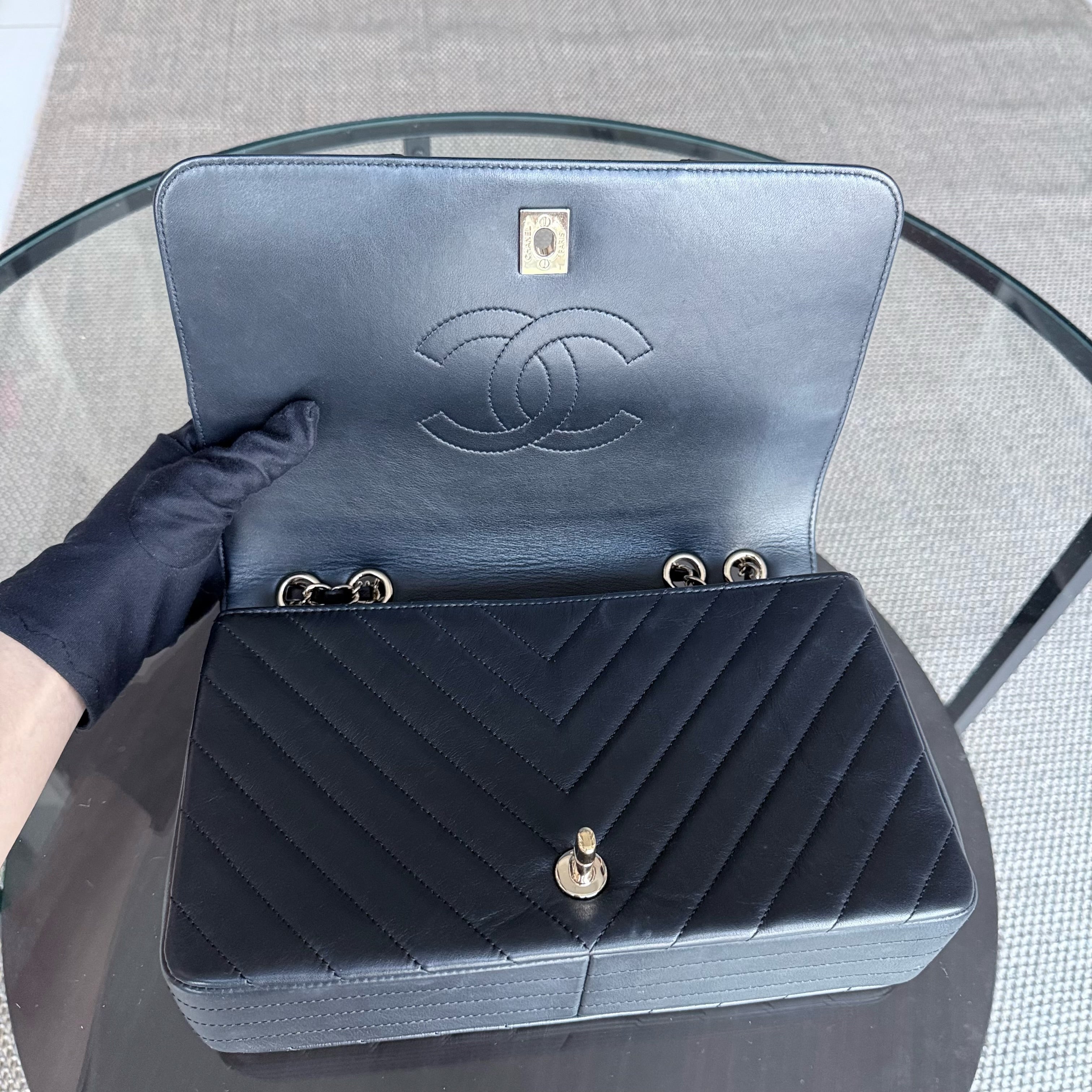 Chanel Flap Medium - Calfskin 27CM Chevron Black Gold Hardware Series 27