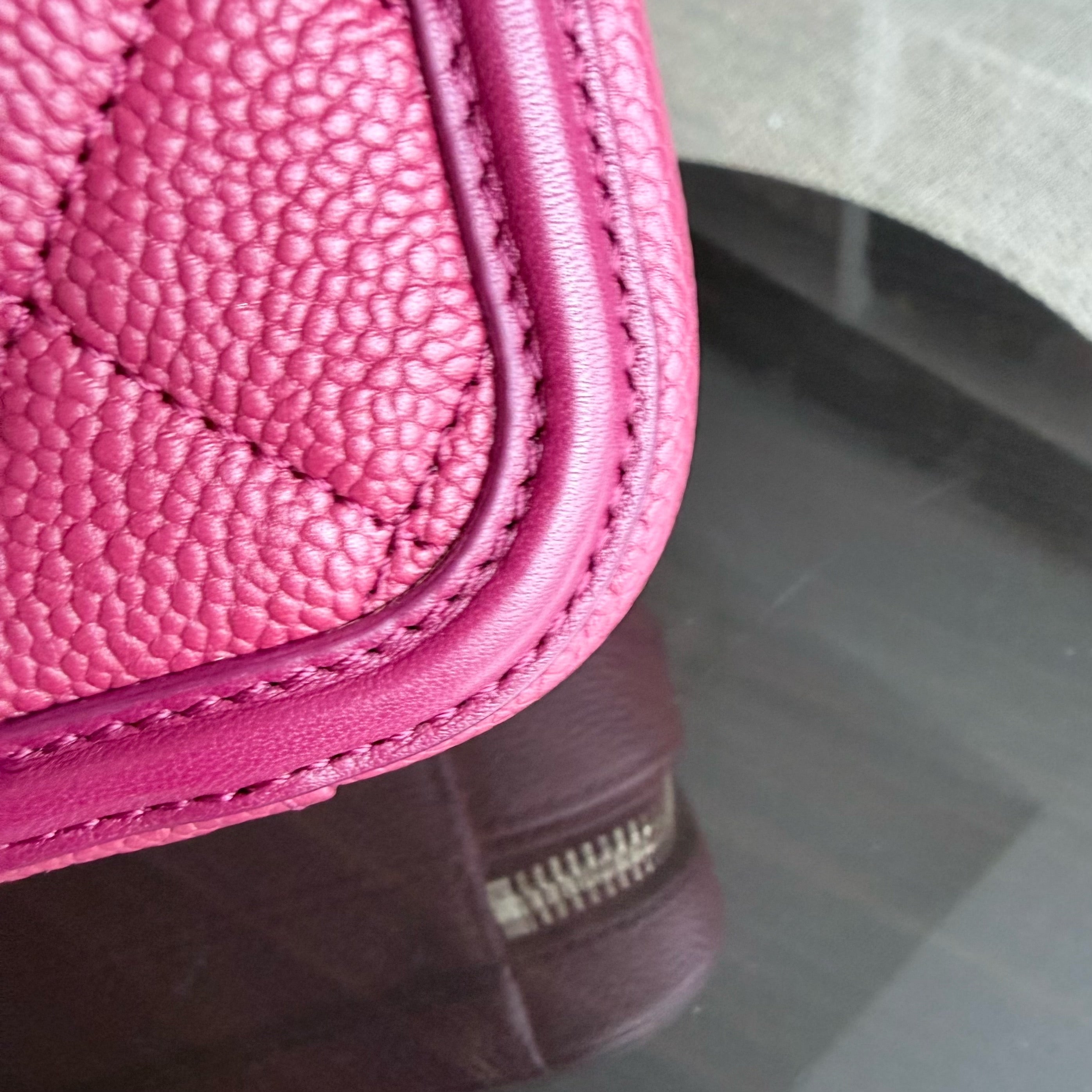 Chanel Filigree Vanity Case Medium - Caviar 21CM Dark Pink Gold Hardware Series 26