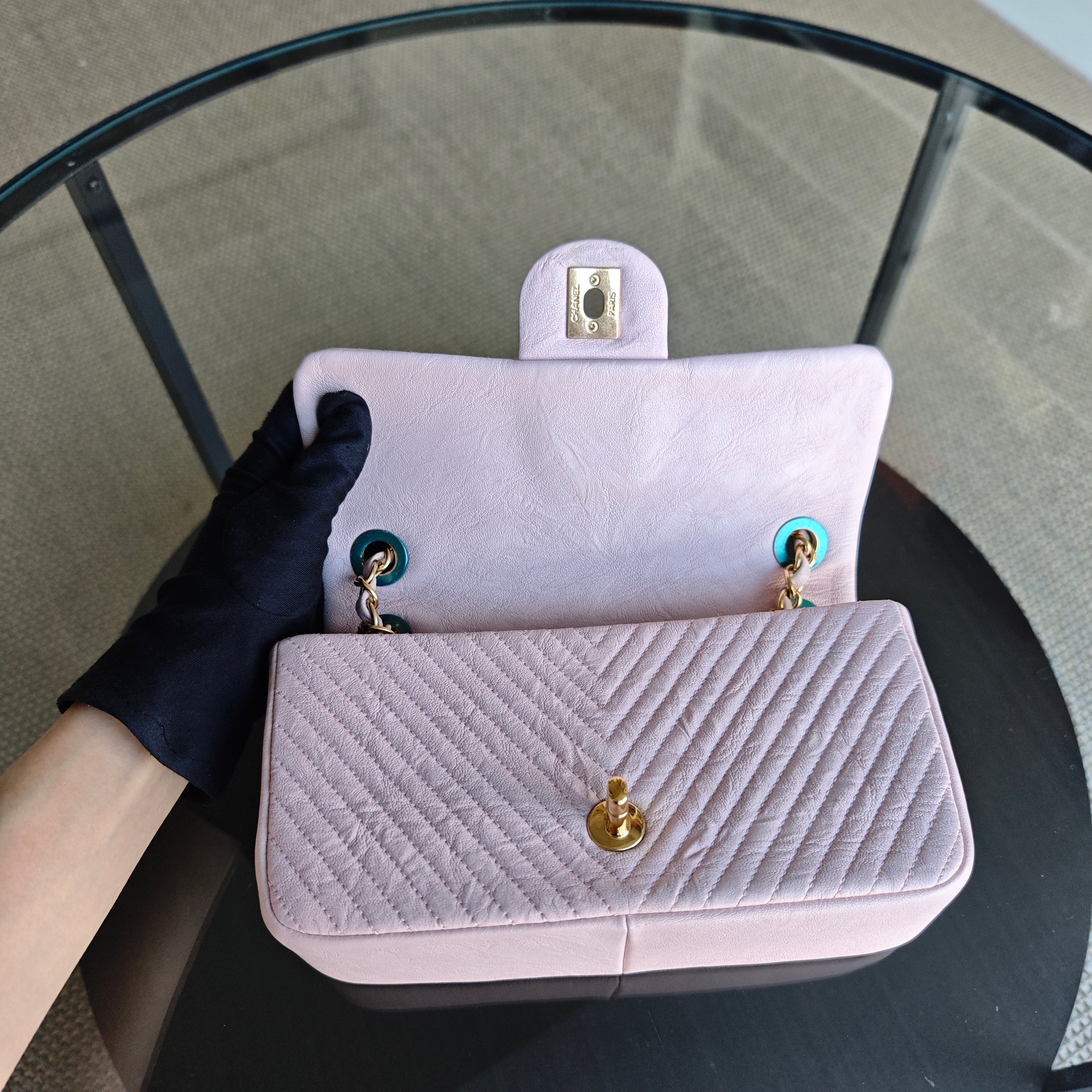 Chanel Seasonal Flap - Chevron Surpique CC Herringbone Medallion Flap Light pink Gold Hardware Series 22